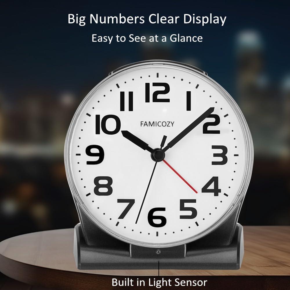 Reloj Despertador FAMICOZY Silencioso con Luz de Fondo Negra