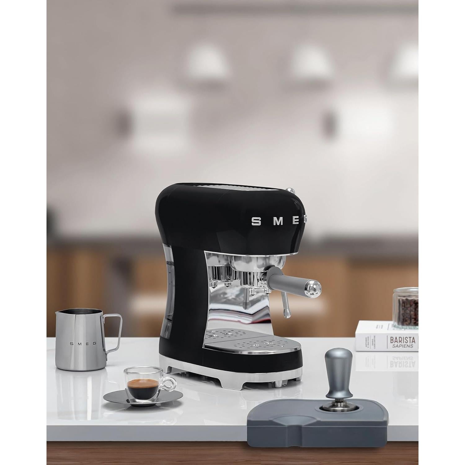 Máquina de Espresso Manual Smeg ECF02 15 Bares Negro