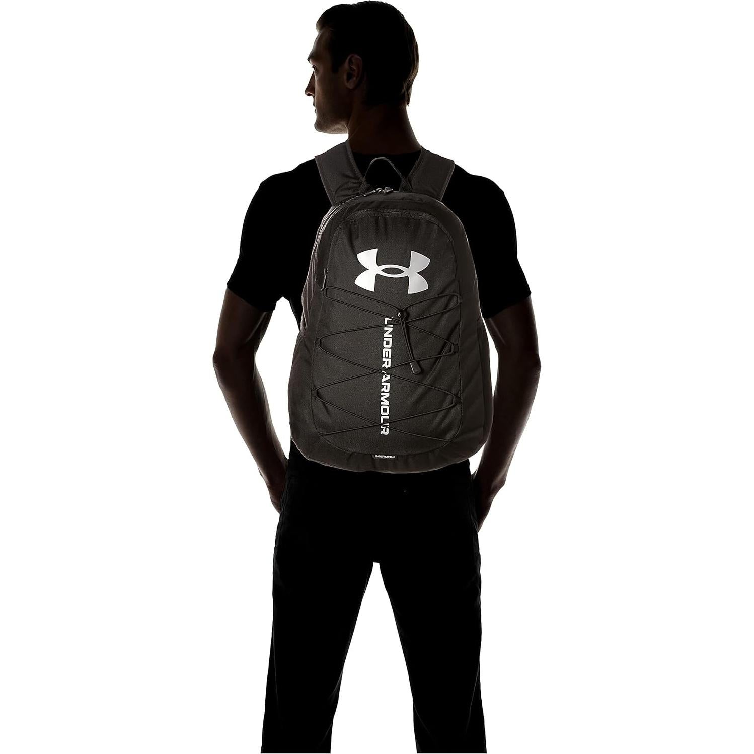 Mochila Deportiva Under Armour Hustle Unisex 26L Negro Plata