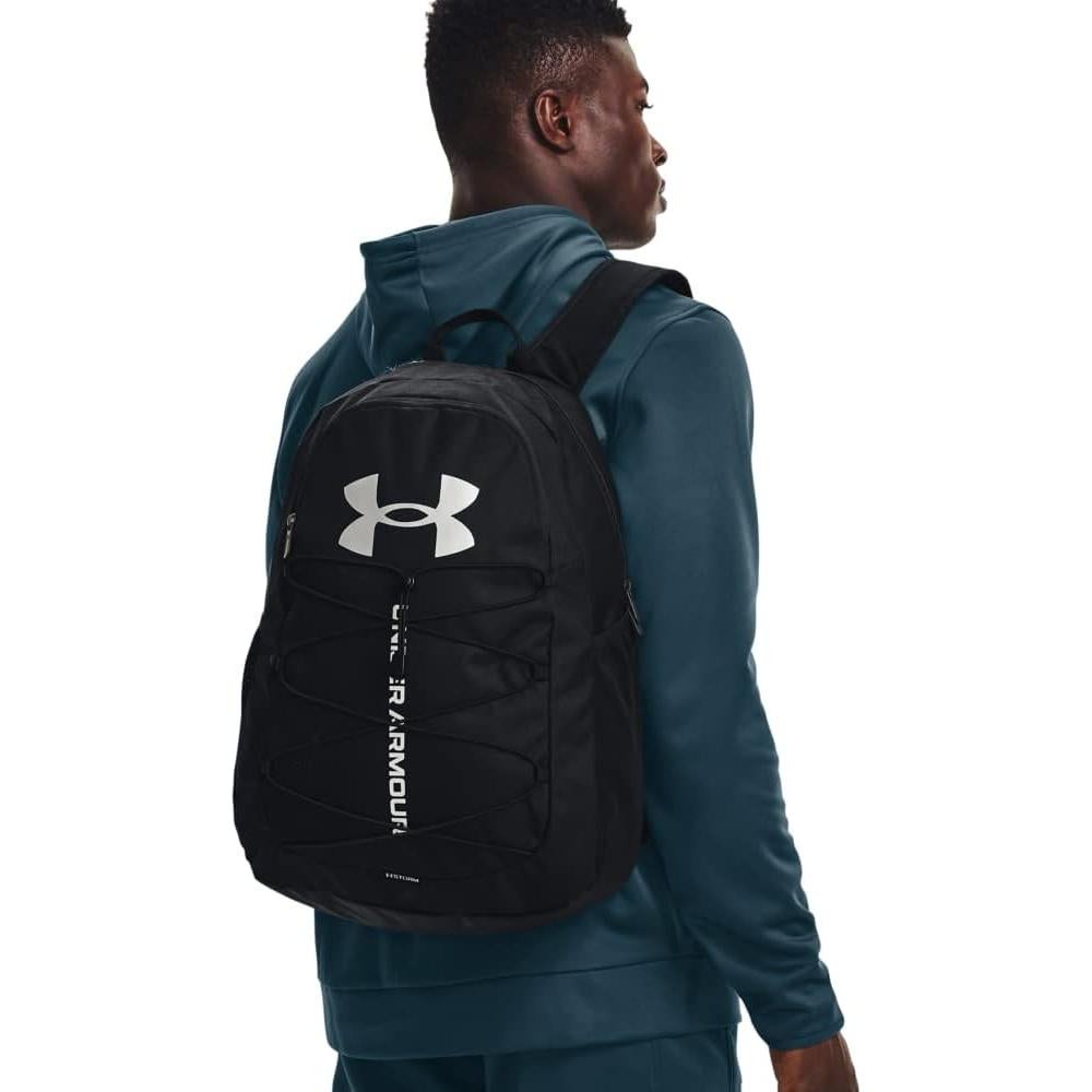 Mochila Deportiva Under Armour Hustle Unisex 26L Negro Plata