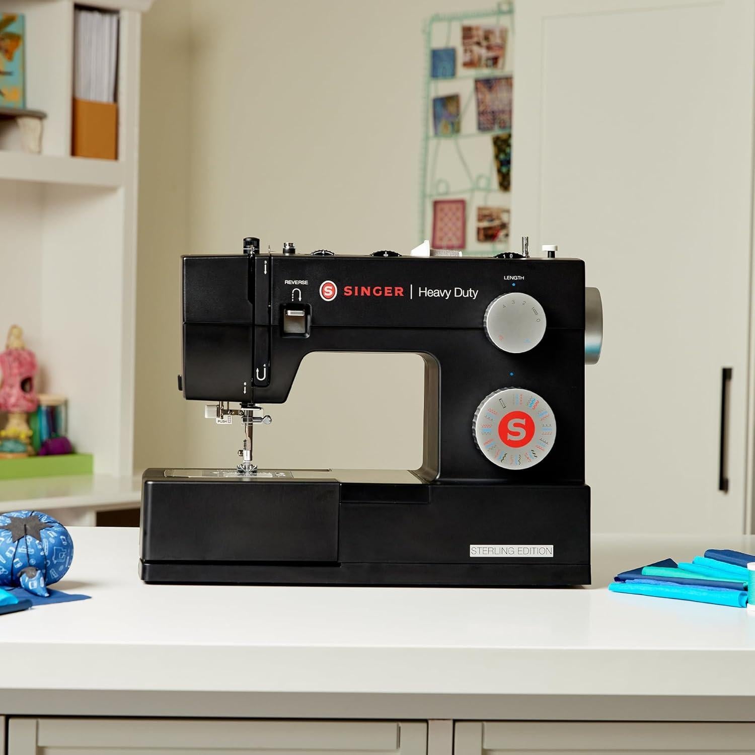 Máquina de Coser SINGER 4432 Pesada con 110 Puntadas y Accesorios