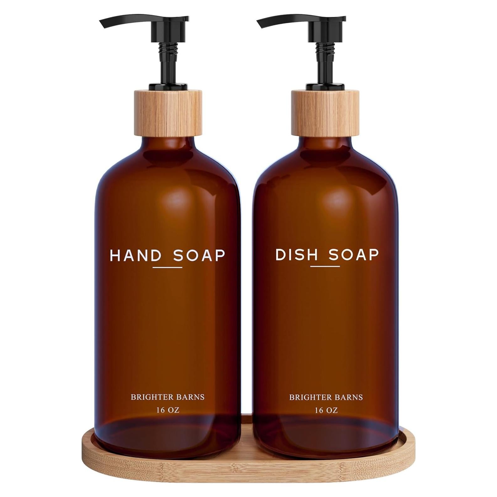 Juego de dispensadores de jabón de vidrio ámbar Brighter Barns - 2 botellas de 0.47 L con bandeja de bambú