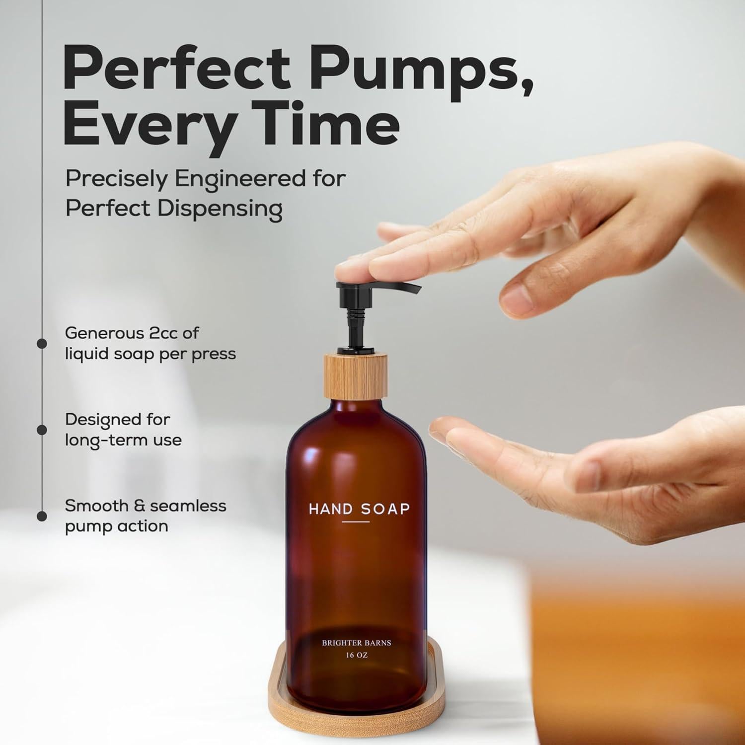 Juego de dispensadores de jabón de vidrio ámbar Brighter Barns - 2 botellas de 0.47 L con bandeja de bambú