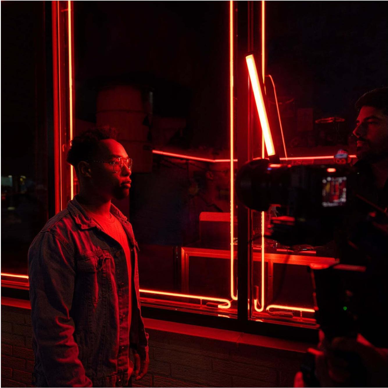 Westcott Ice Light 3 RGBWW LED Kit con Barndoors y Batería