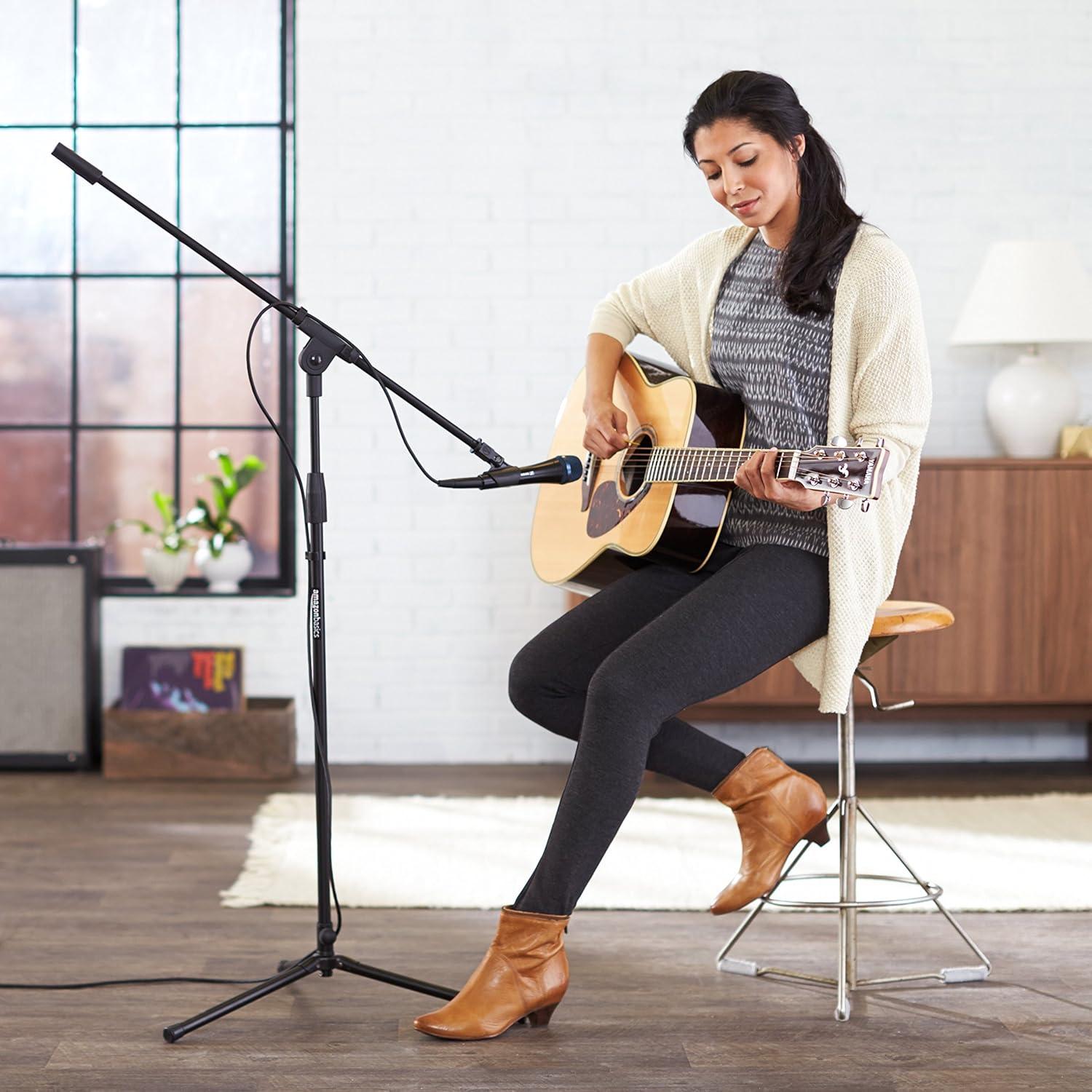 Soporte de micrófono ajustable Amazon Basics TMS130 - Negro