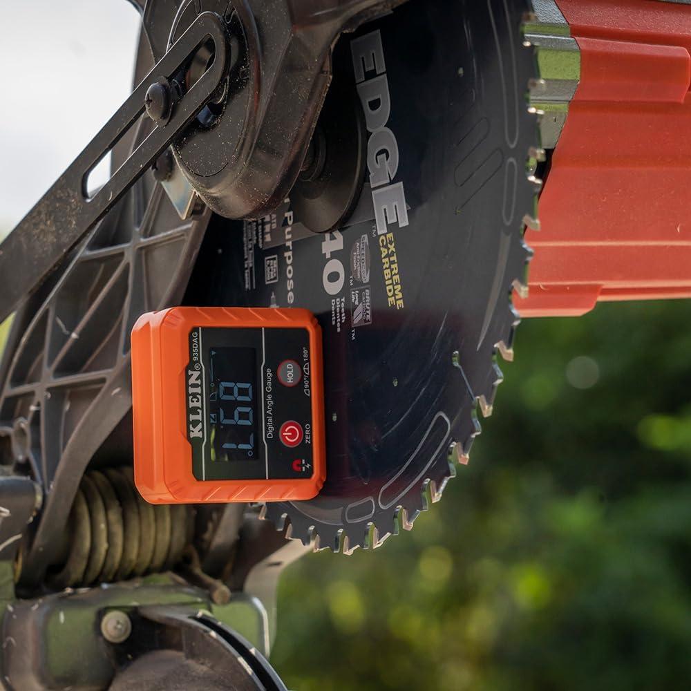 Nivel Digital Klein Tools 935DAG con Medidor de Ángulo