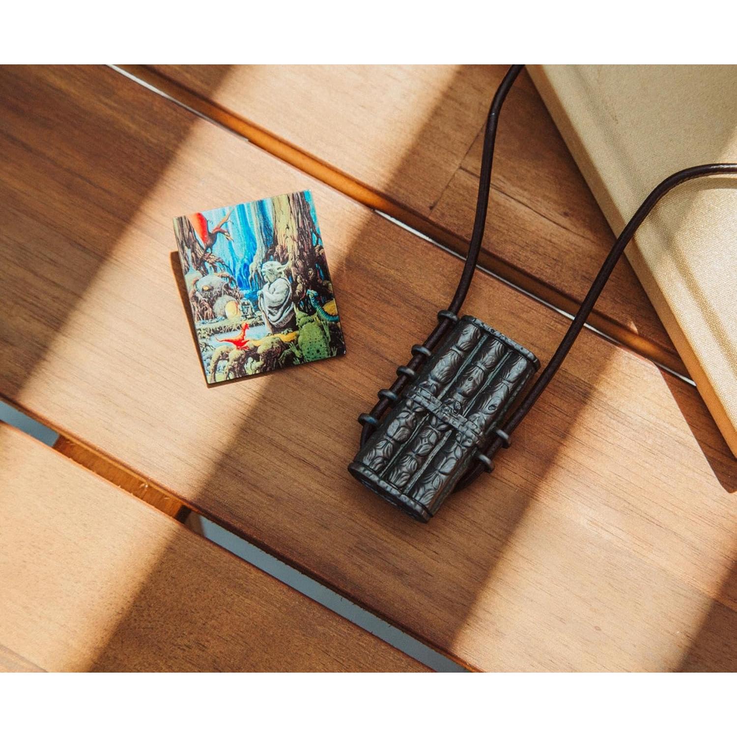 Conjunto Coleccionista Yoda Blissl Collar y Pin Esmalte