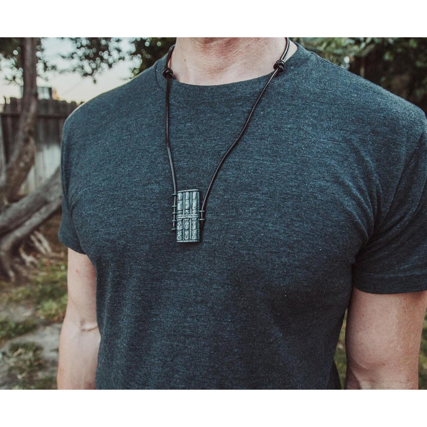 Conjunto Coleccionista Yoda Blissl Collar y Pin Esmalte