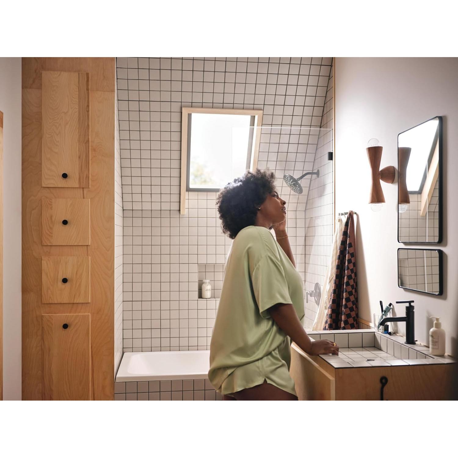 Ducha Moderna Moen Gibson Negro Mate con Cabezal 20 cm