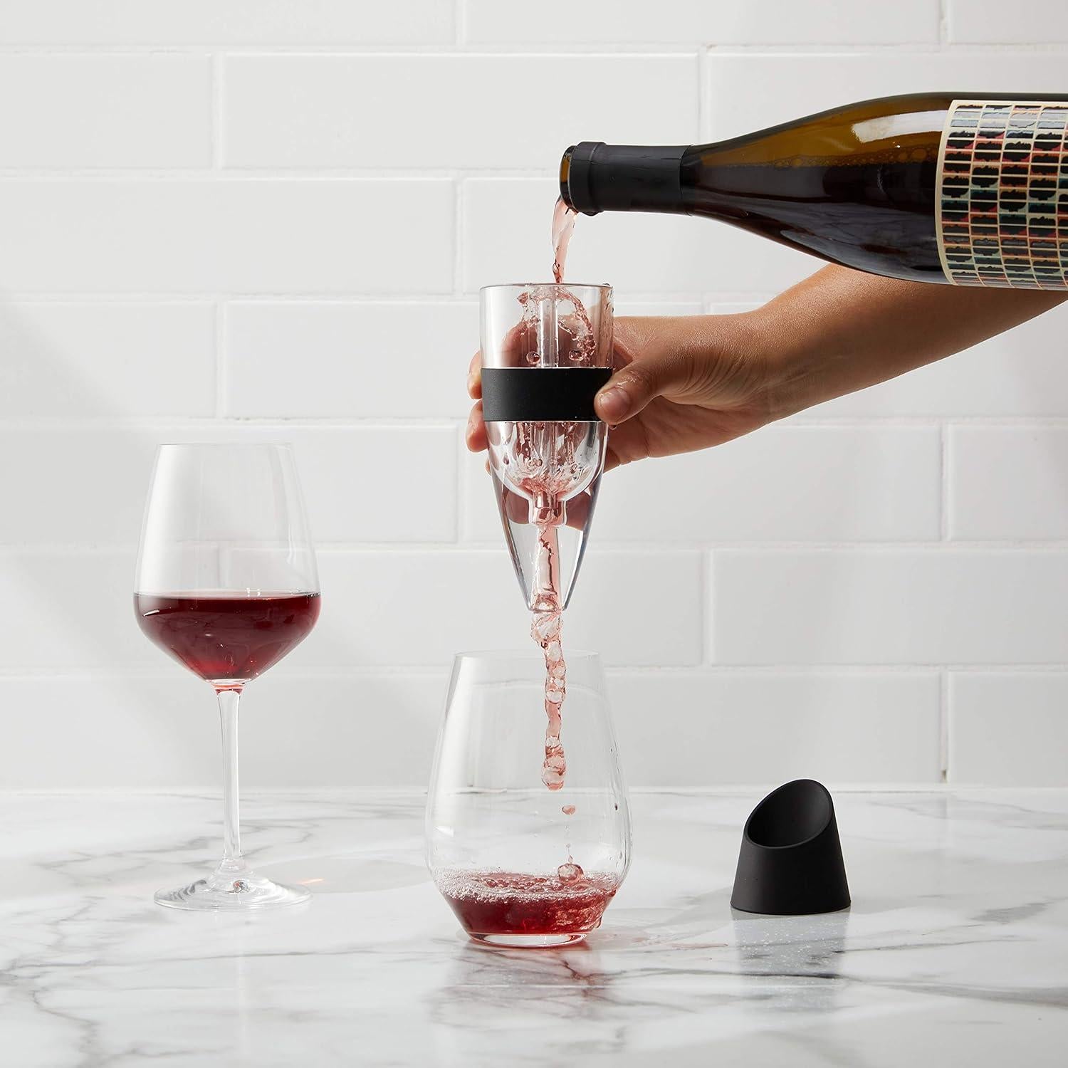 Aireador de Vino Tinto Houdini con Base Silicona 15.24 cm Negro Plata