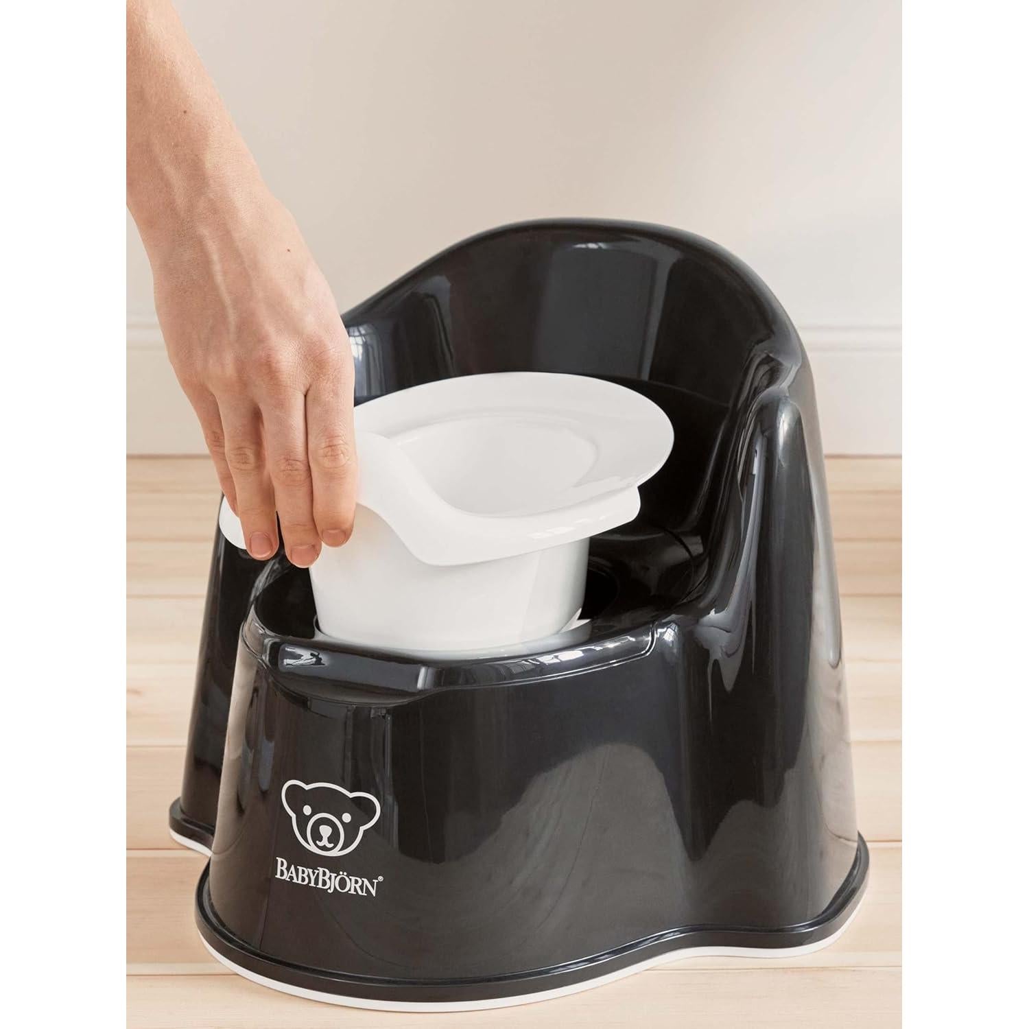 Silla de Orinal BabyBjörn Negro/Blanco, Antideslizante y Fácil de Limpiar