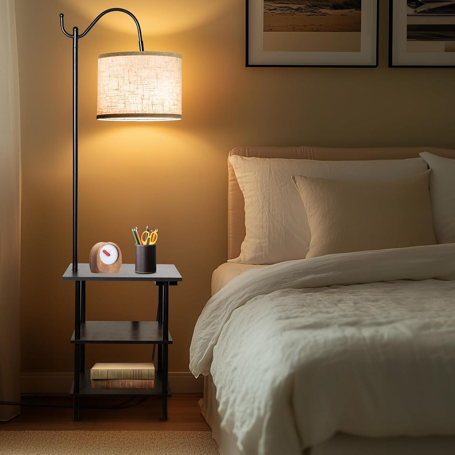 Lámpara de Pie EOEYYOYB con Estantes y Carga USB, Negra