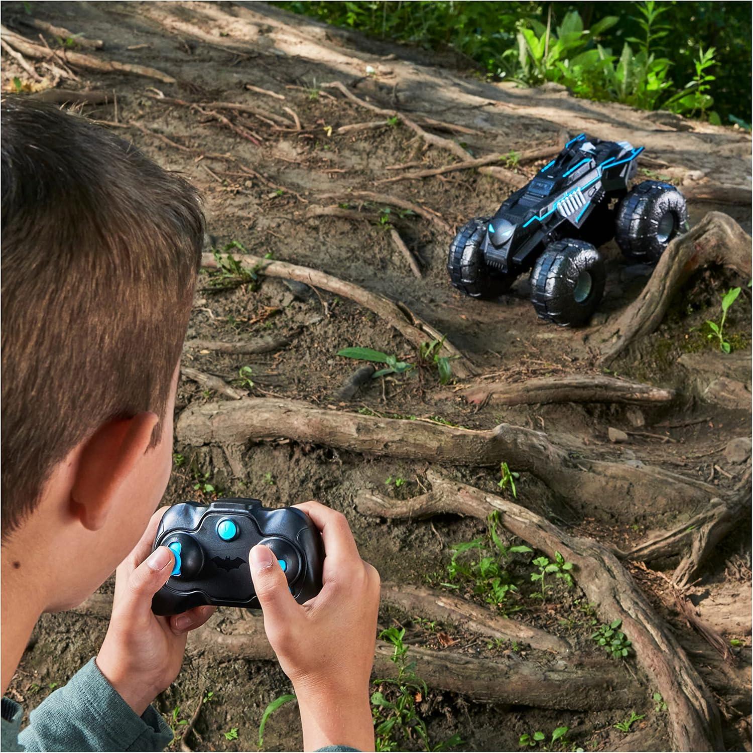 Batmobile Todo Terreno RC Spin Master 1:15 Resistente al Agua