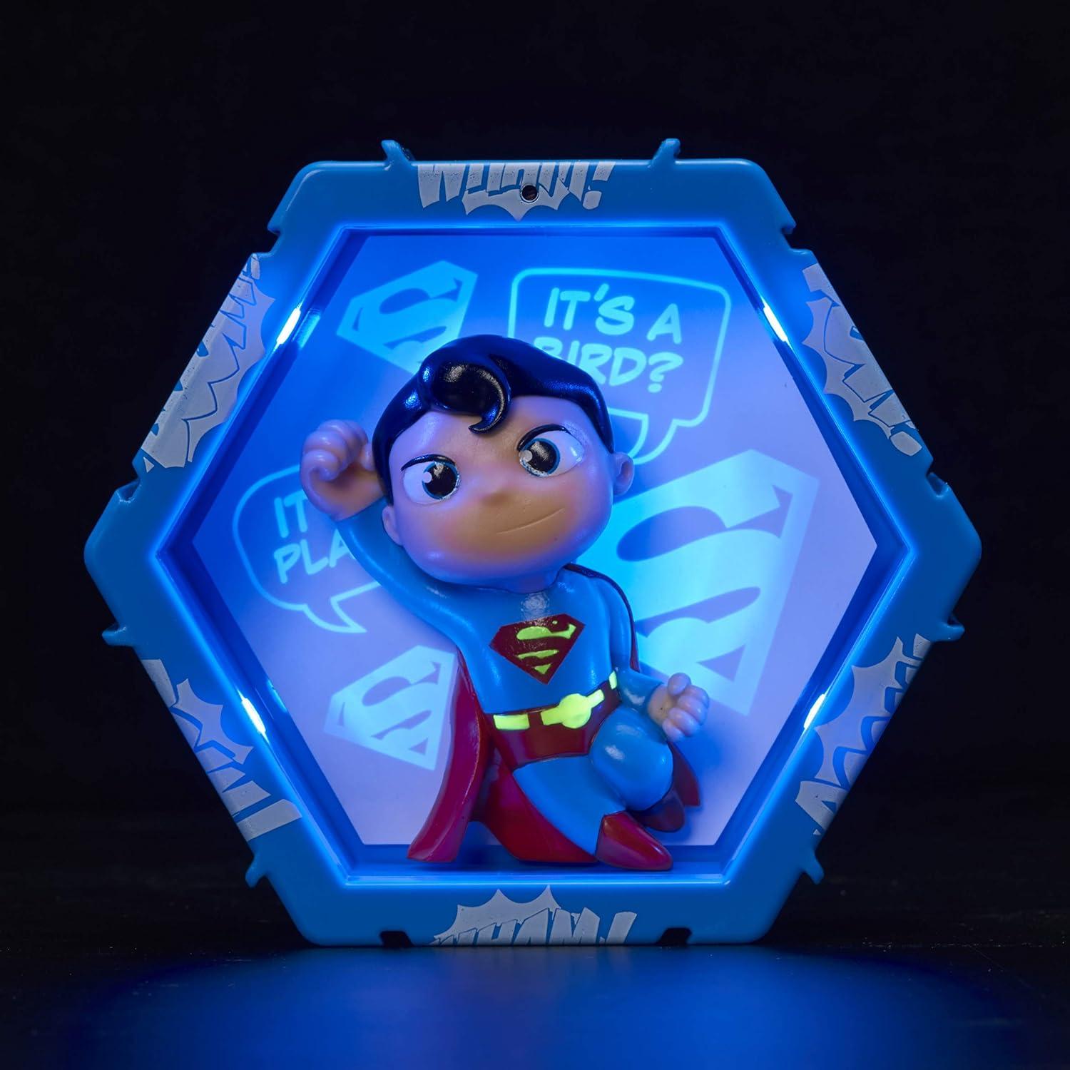Figura Coleccionable Superman WOW! PODS con Luz UV
