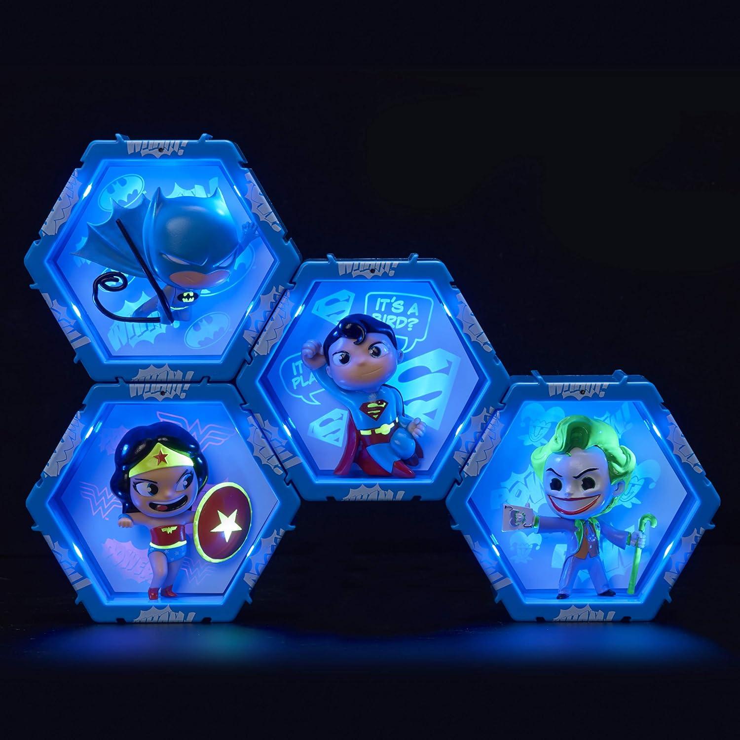 Figura Coleccionable Superman WOW! PODS con Luz UV