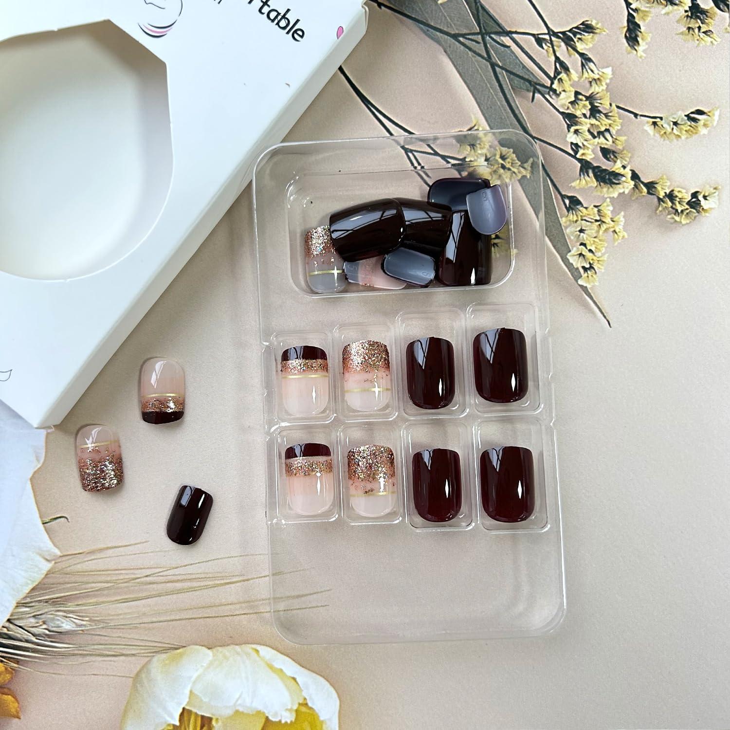 Uñas Postizas Cortas Francesas Marrón con Diseño de Oro - 24 Piezas