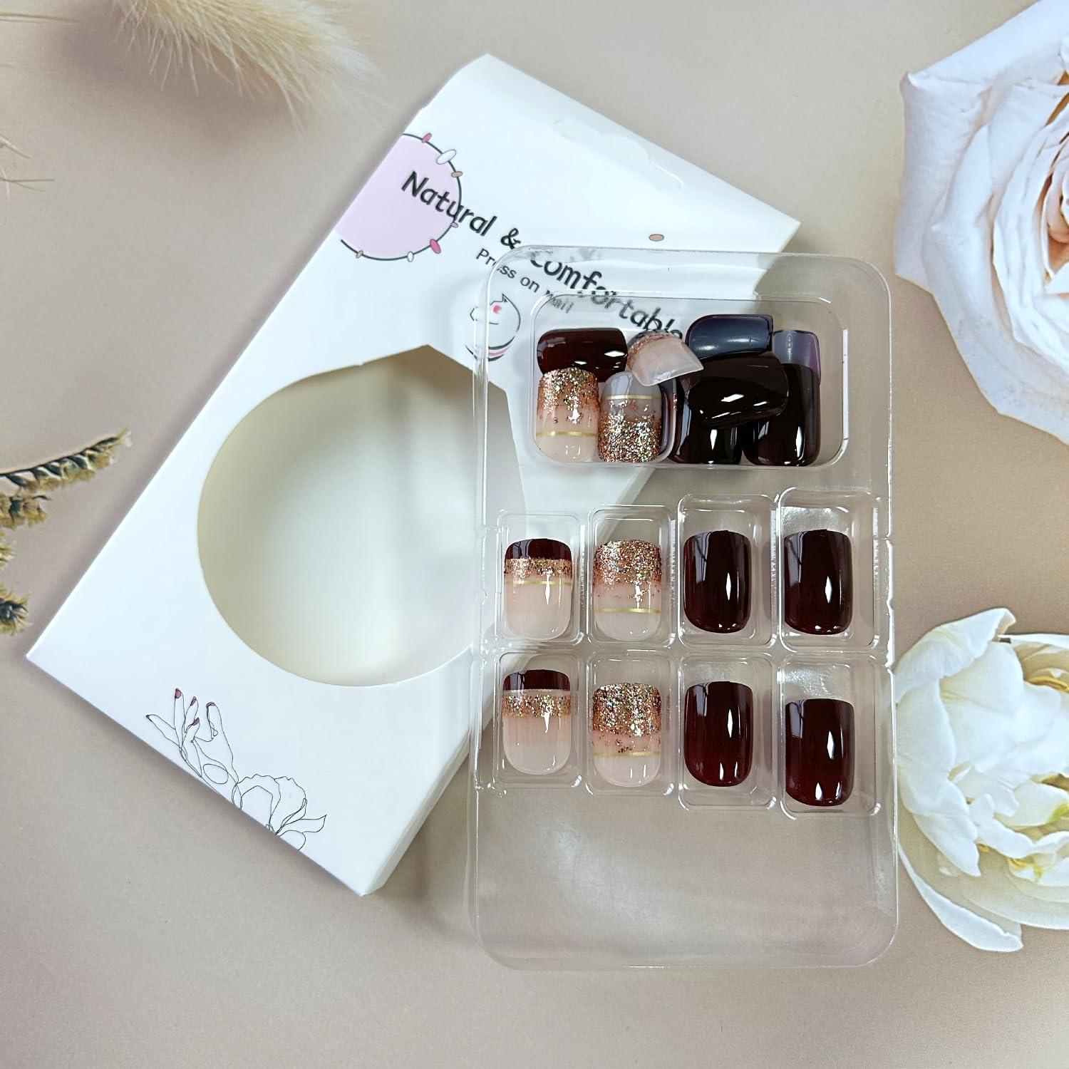 Uñas Postizas Cortas Francesas Marrón con Diseño de Oro - 24 Piezas