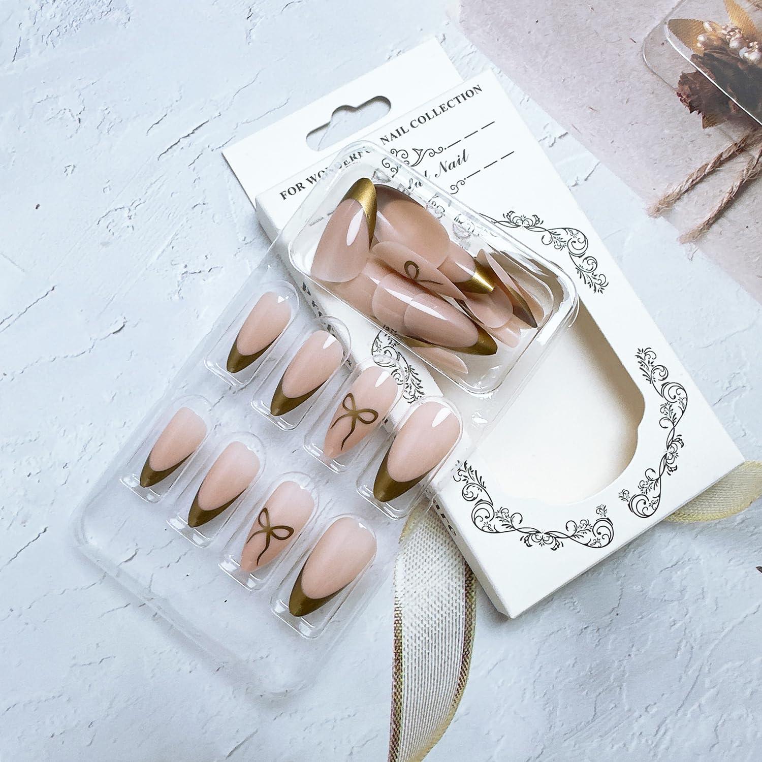 24 Uñas Postizas Doradas Almendra con Lazo NZRAESTRS