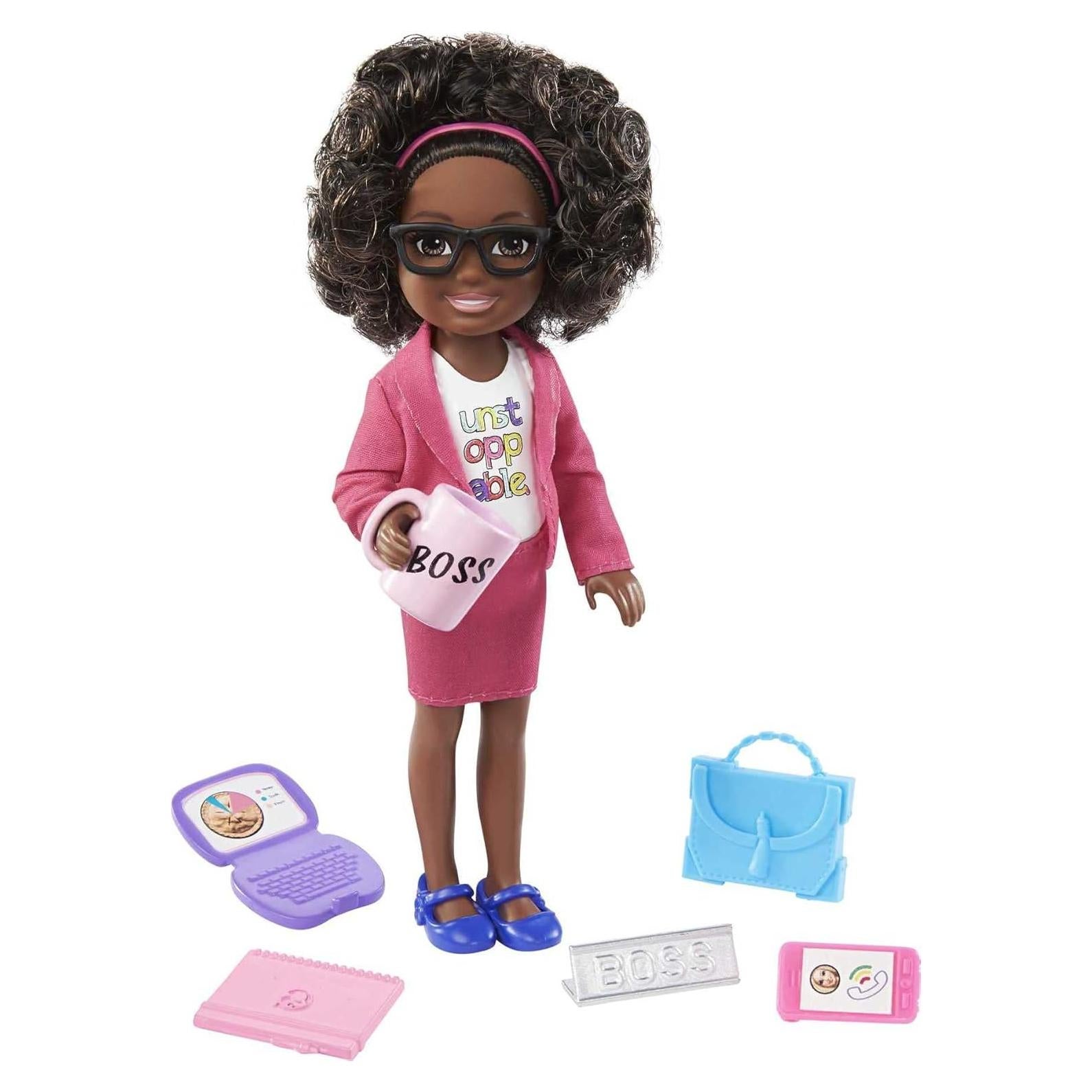 Muñeca Chelsea Barbie Jefa Morena 15.24 cm con Accesorios