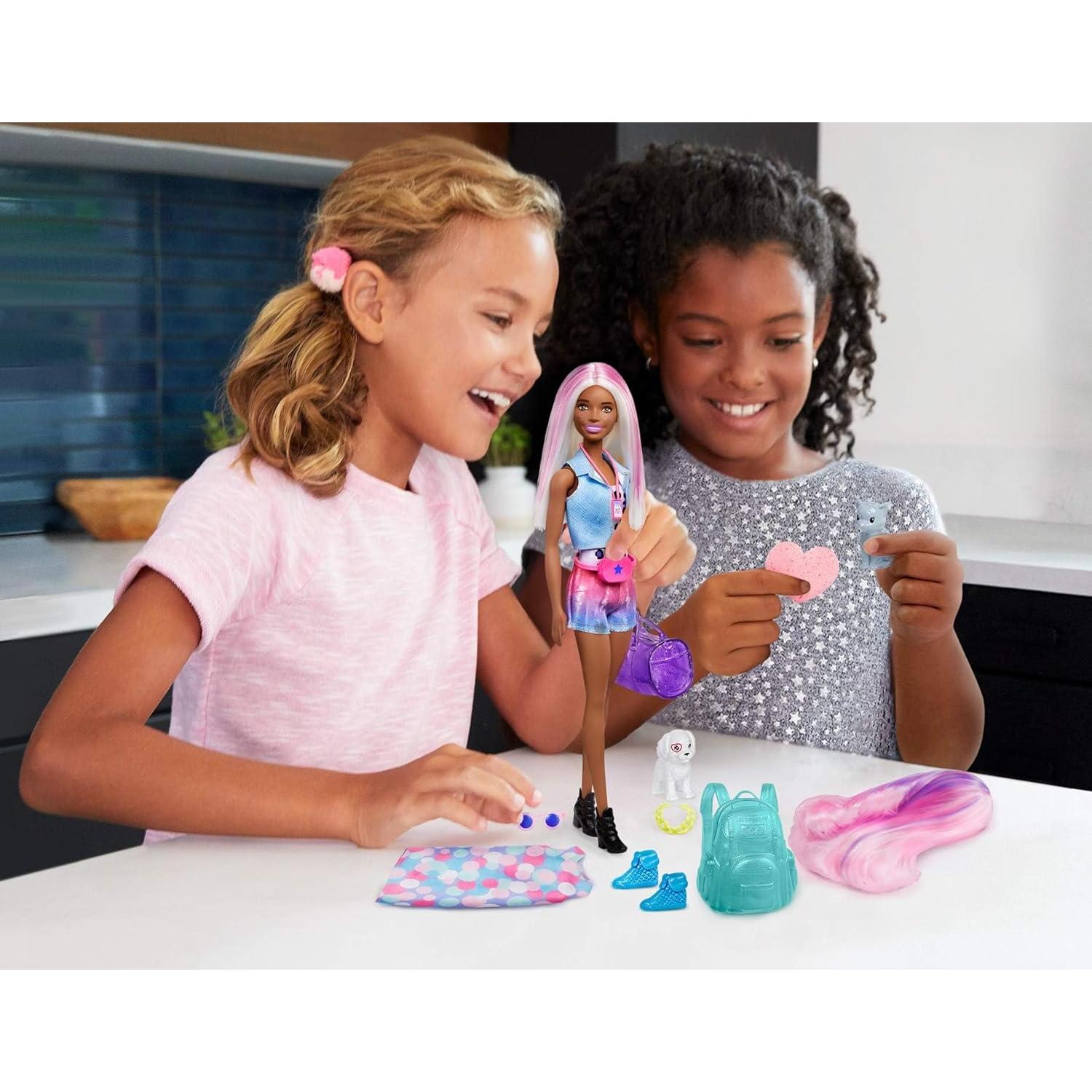 Muñeca Barbie Color Reveal Mattel con 25 Sorpresas y 2 Mascotas