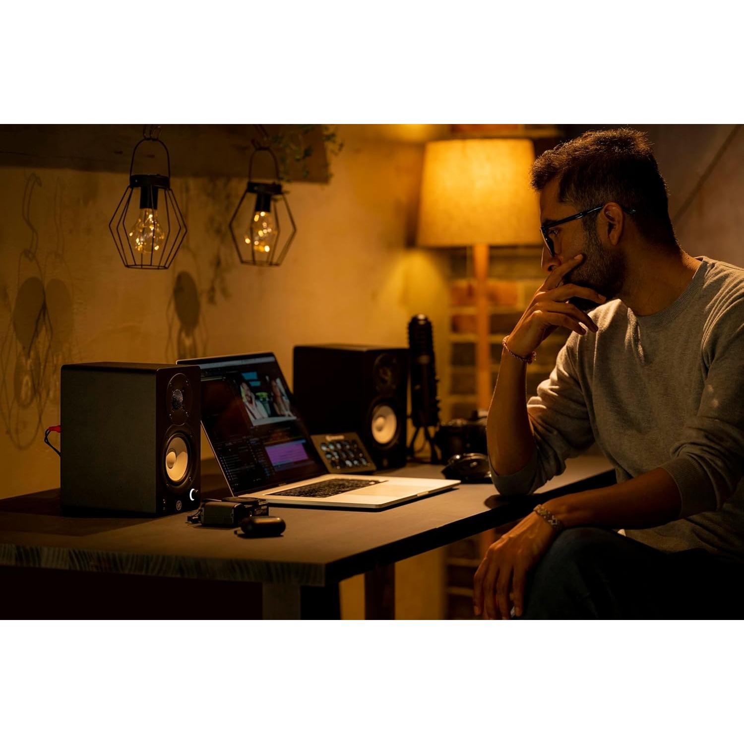 Monitores de Estudio Yamaha HS4 Alimentados en Negro - Par