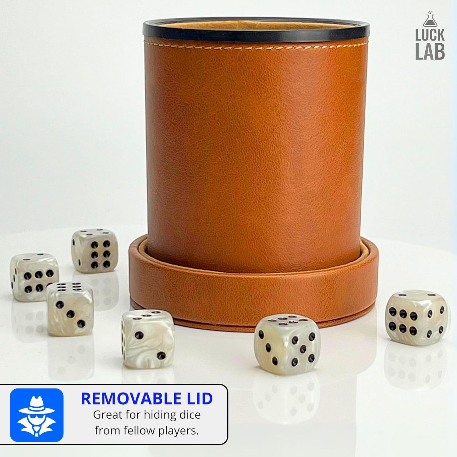 Taza de Dados de Cuero Luck Lab con Tapa y 6 Dados Perla