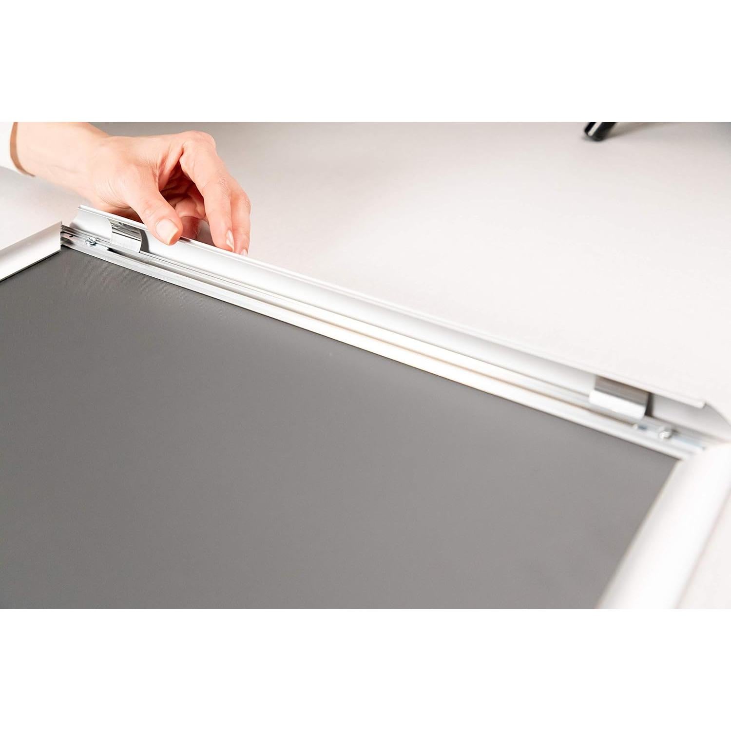 Marco de Cartel de Aluminio BNV Rojo 28x43 cm Montaje Pared