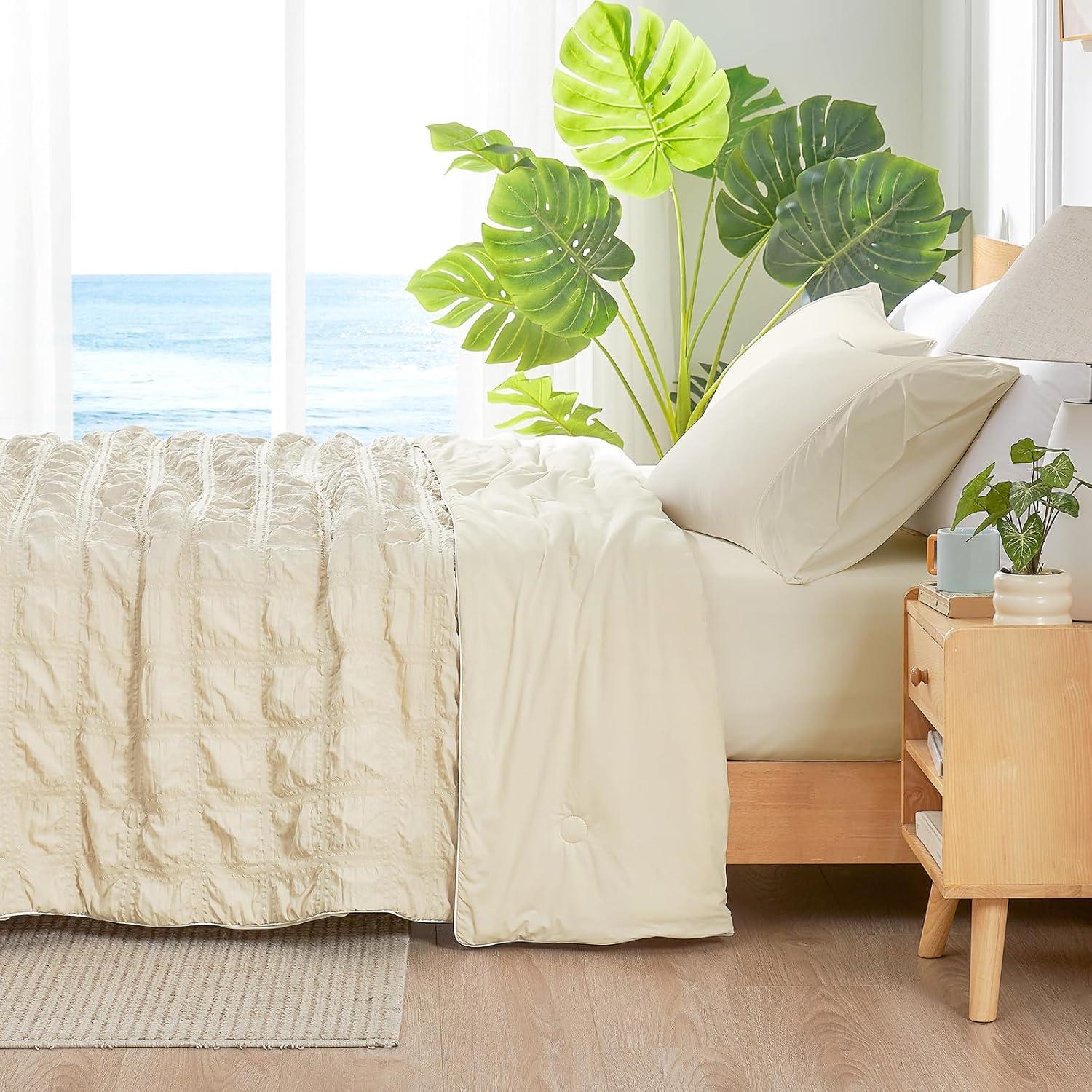 Cozy Bliss Cooling Comforter Seersucker Plaid King, Q-Max 0.4 Reversible Lightweight Cooling Blanket, Breathable Silk Smooth Summer Bedding Quilt for Hot Sleepers Night Sweats Khaki