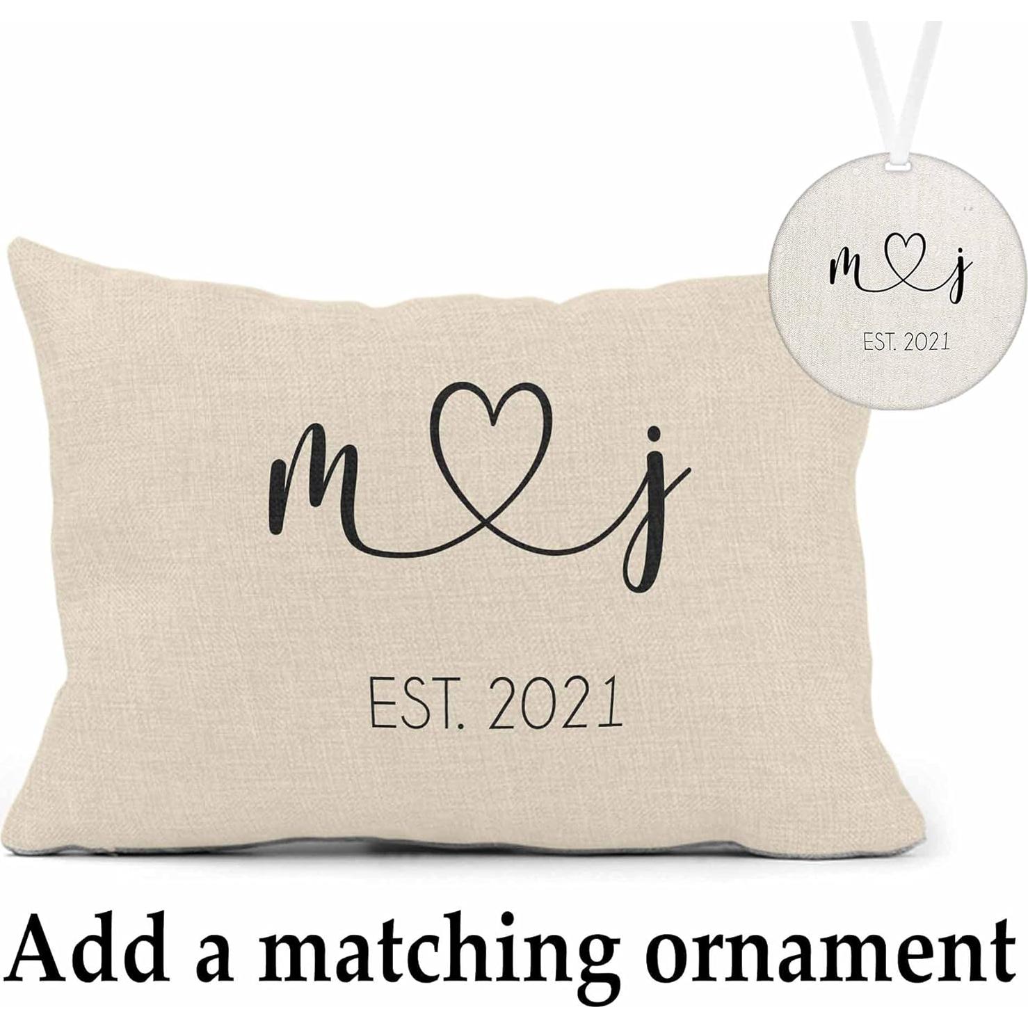 Almohada Personalizada de Boda Girls Love A Monogram 30x45 cm