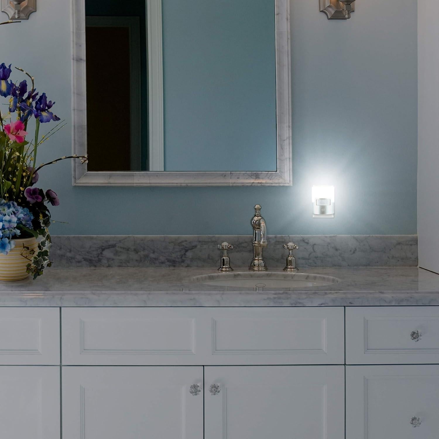 Luz Nocturna LED GE con Sensor de Movimiento 40 Lúmenes Plata 2 Paquete