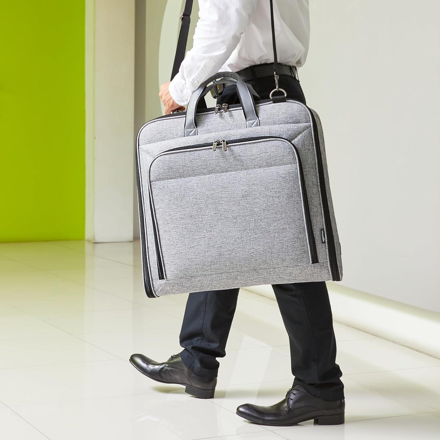 Bolsa de Ropa de Mano Amazon Basics Gris para Viajes