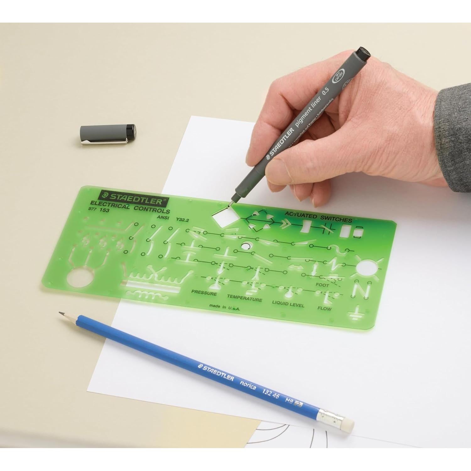Plantilla de Dibujo Técnico Staedtler 977 153 02 20.32x8.26cm