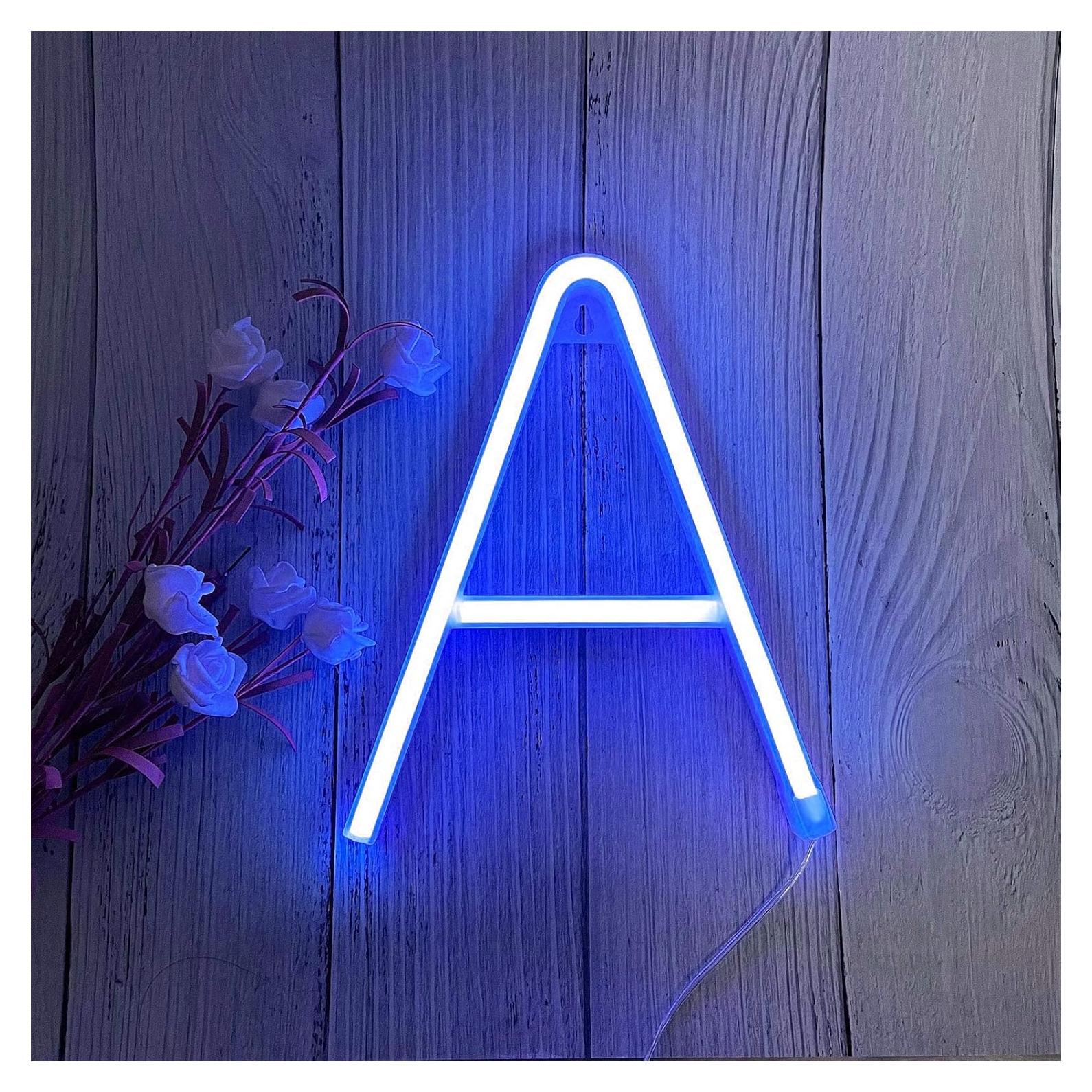 Letra Neón Azul ENUOLI - Luz LED Decorativa 20.3x12.7 cm