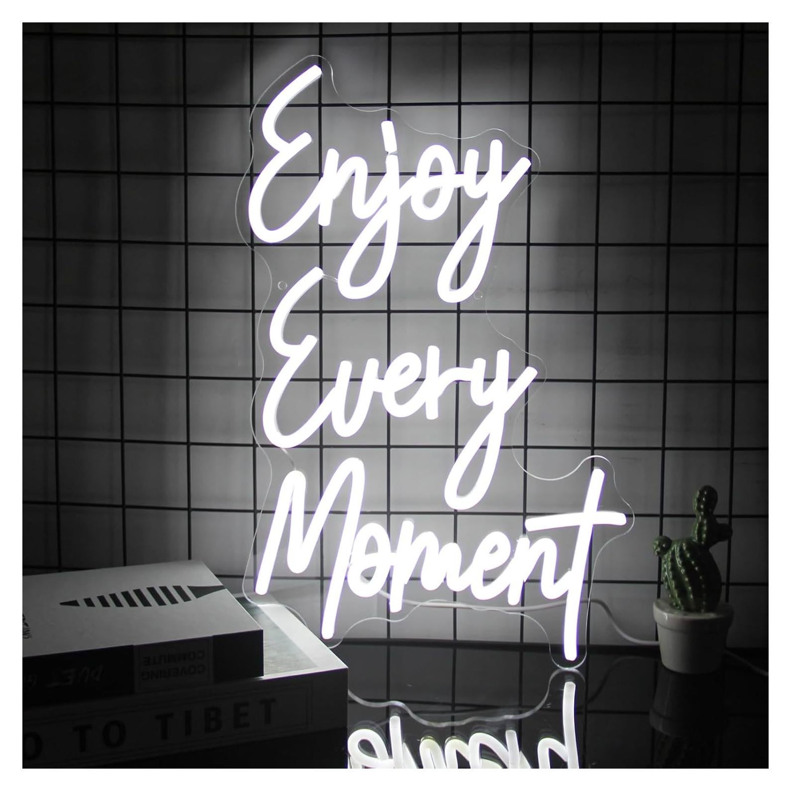 Luz de Neón LED Kullneon 'Disfruta Cada Momento' 43x29.5cm