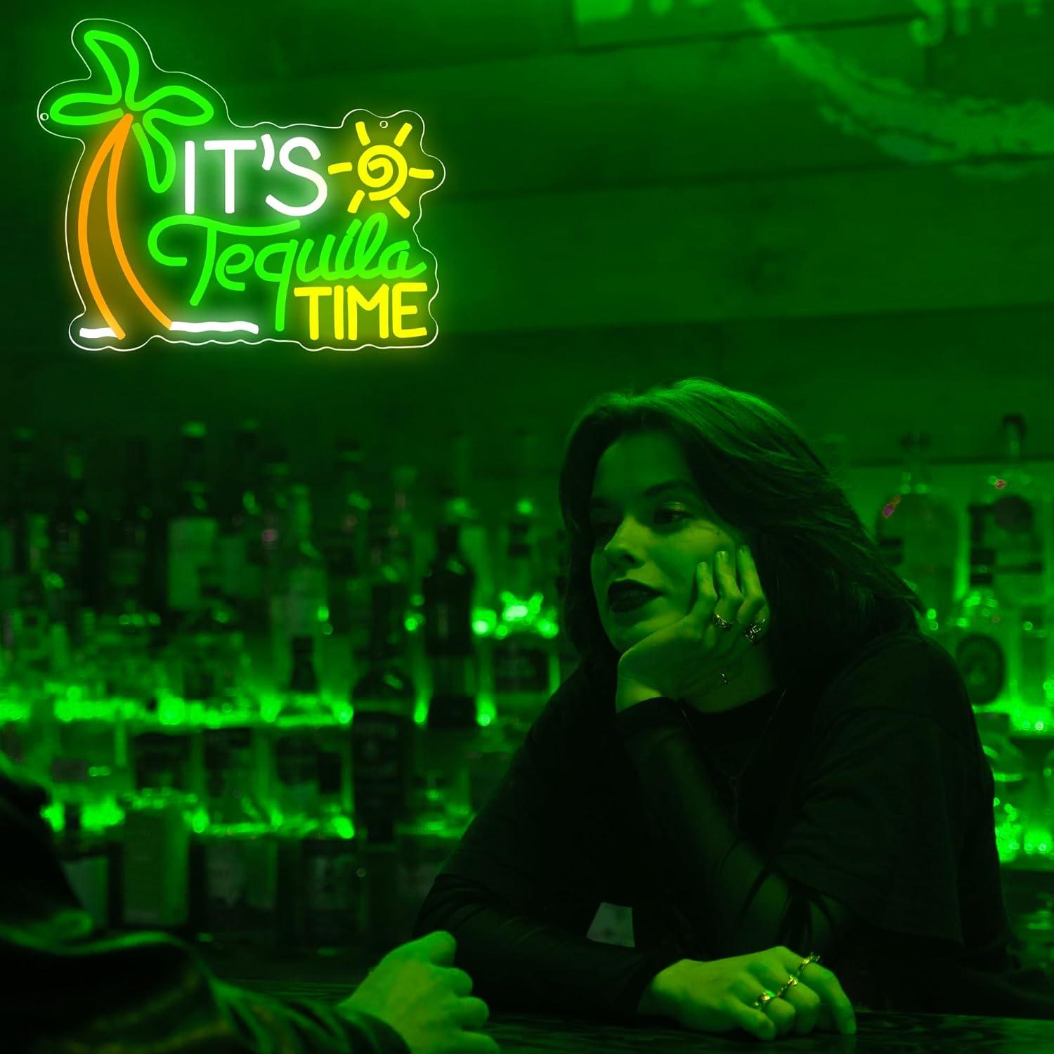 Letrero de Neón 'Es Hora de Tequila' LED Verde y Dorado 30x35 cm