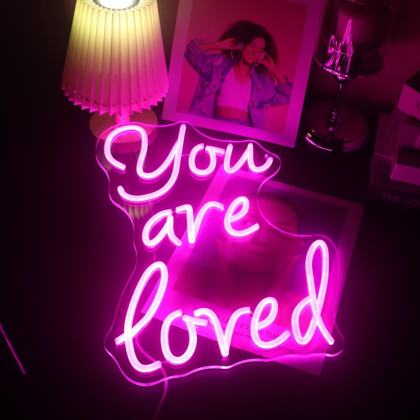 Letrero de Neón LED Eres Amado QiaoFei 27x37 cm USB Rosa