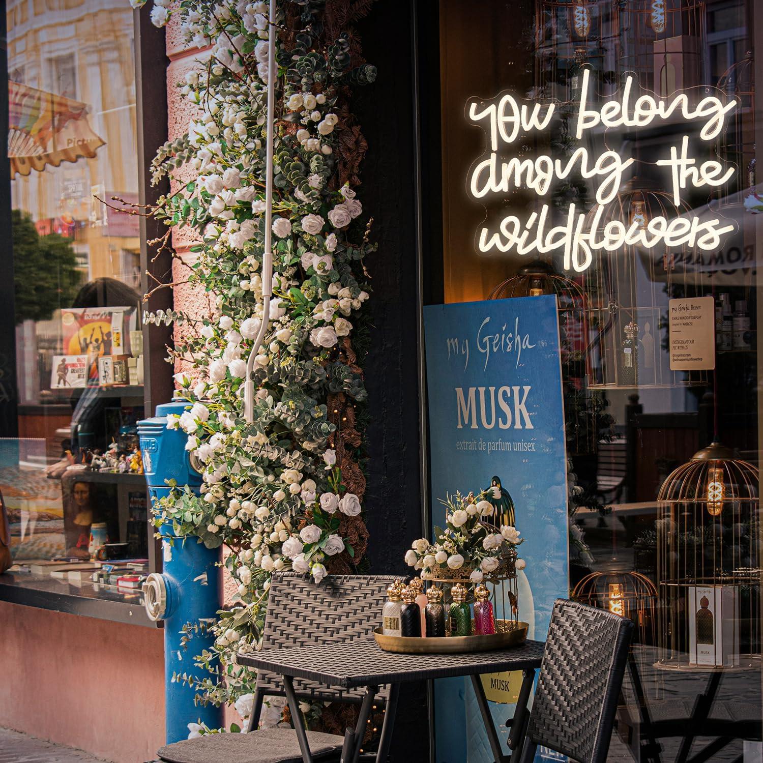 Letrero de neón LIUOZHTEA Perteneces entre flores 42x32cm