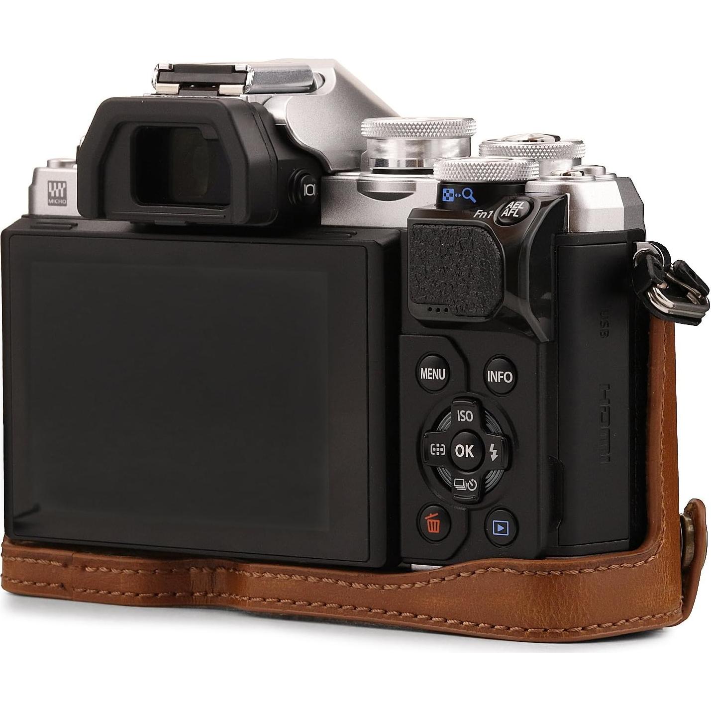 Funda de Cuero MegaGear para Olympus OM-D E-M10 III - Marrón Claro