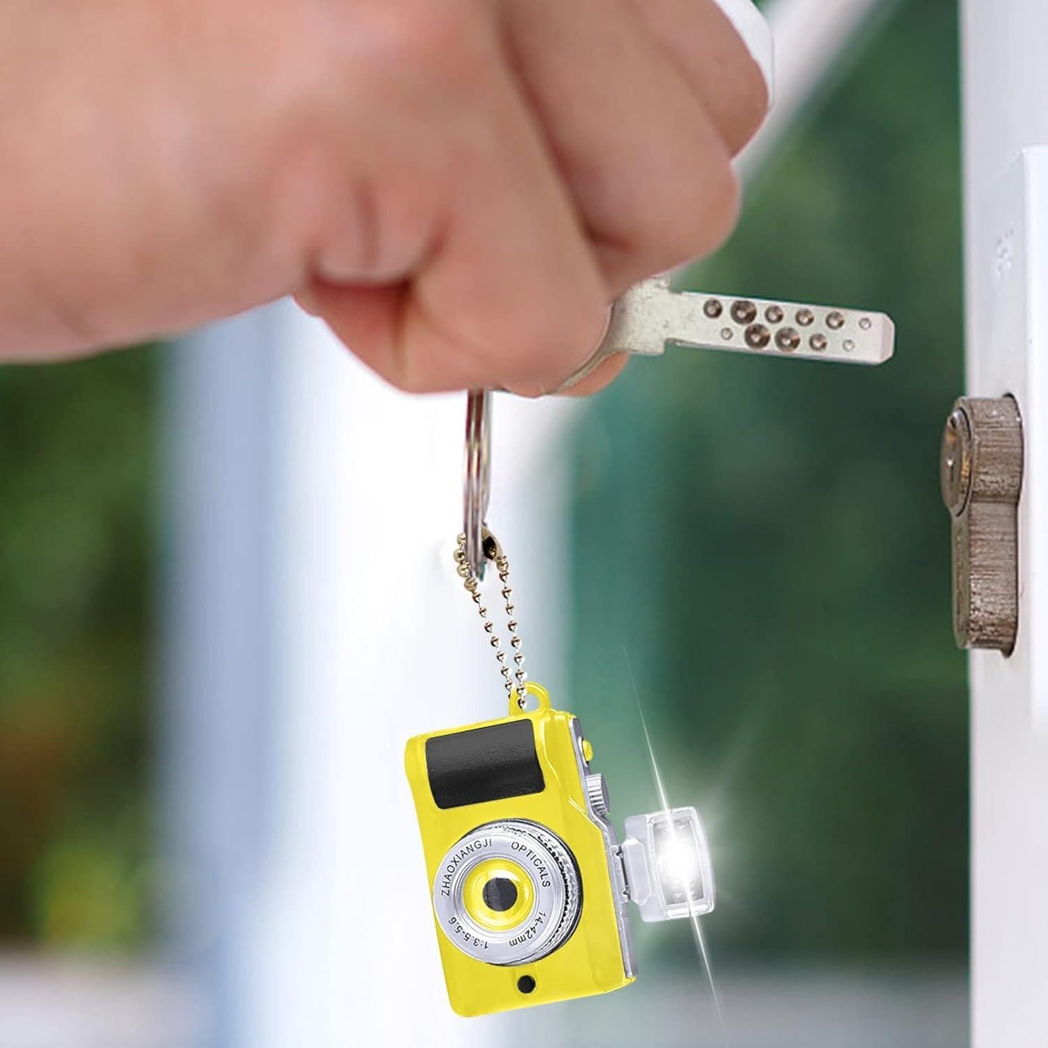 Creative Keychain, Mini Camera with Flashlight Cameras Keychains for Women, Vintage Funny Keychain Gifts, Hanging Ornaments