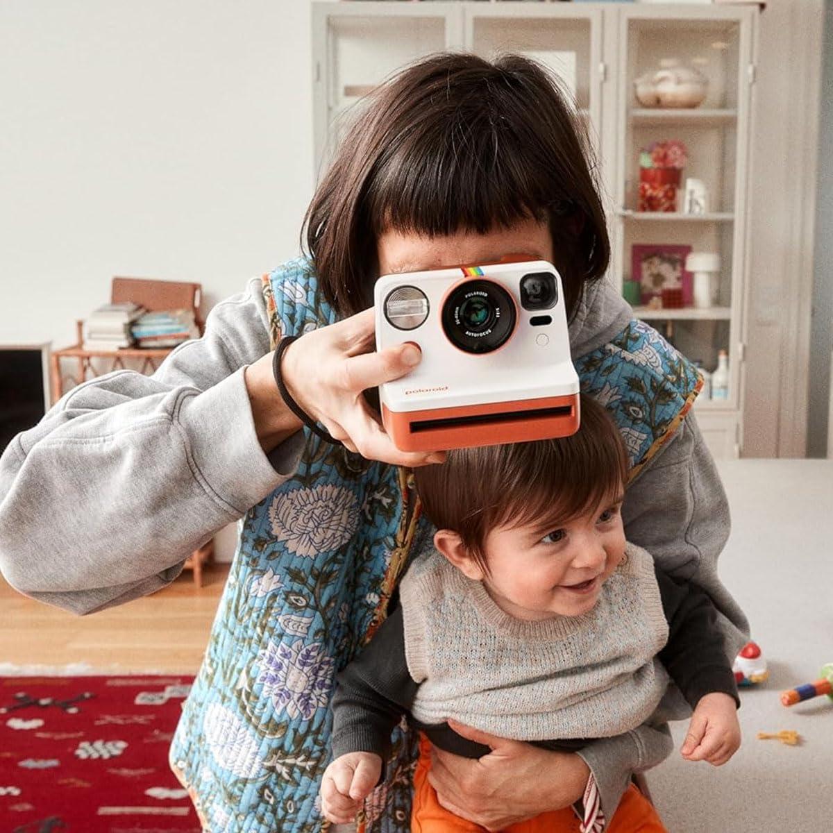 Cámara Instantánea Polaroid Now Gen 3 i-Type Negra + 16 Fotos