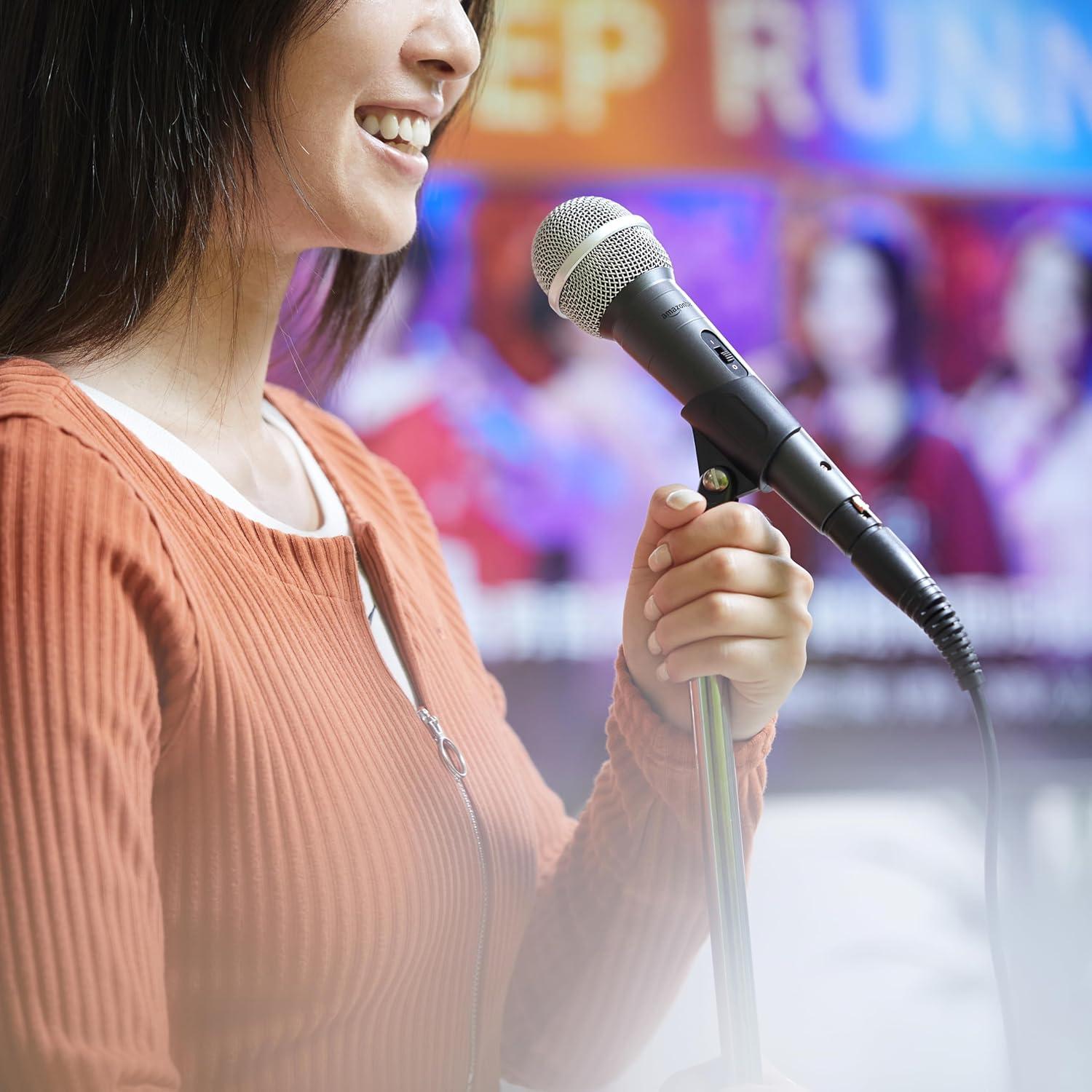 Micrófono Dinámico Amazon Basics - Vocal Profesional con Cable