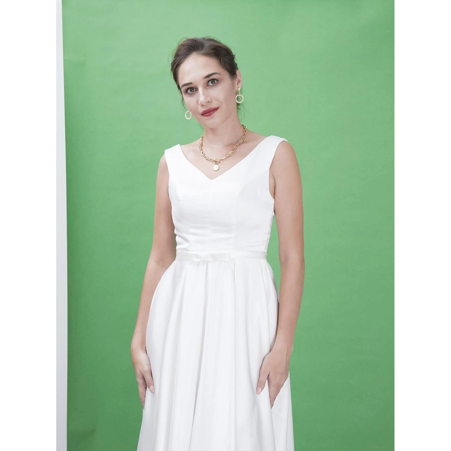 Seamless Photography Background Paper Roll, Green Photo Paper Backdrop for Photography, Video and Streaming (107''x36' Stinger)