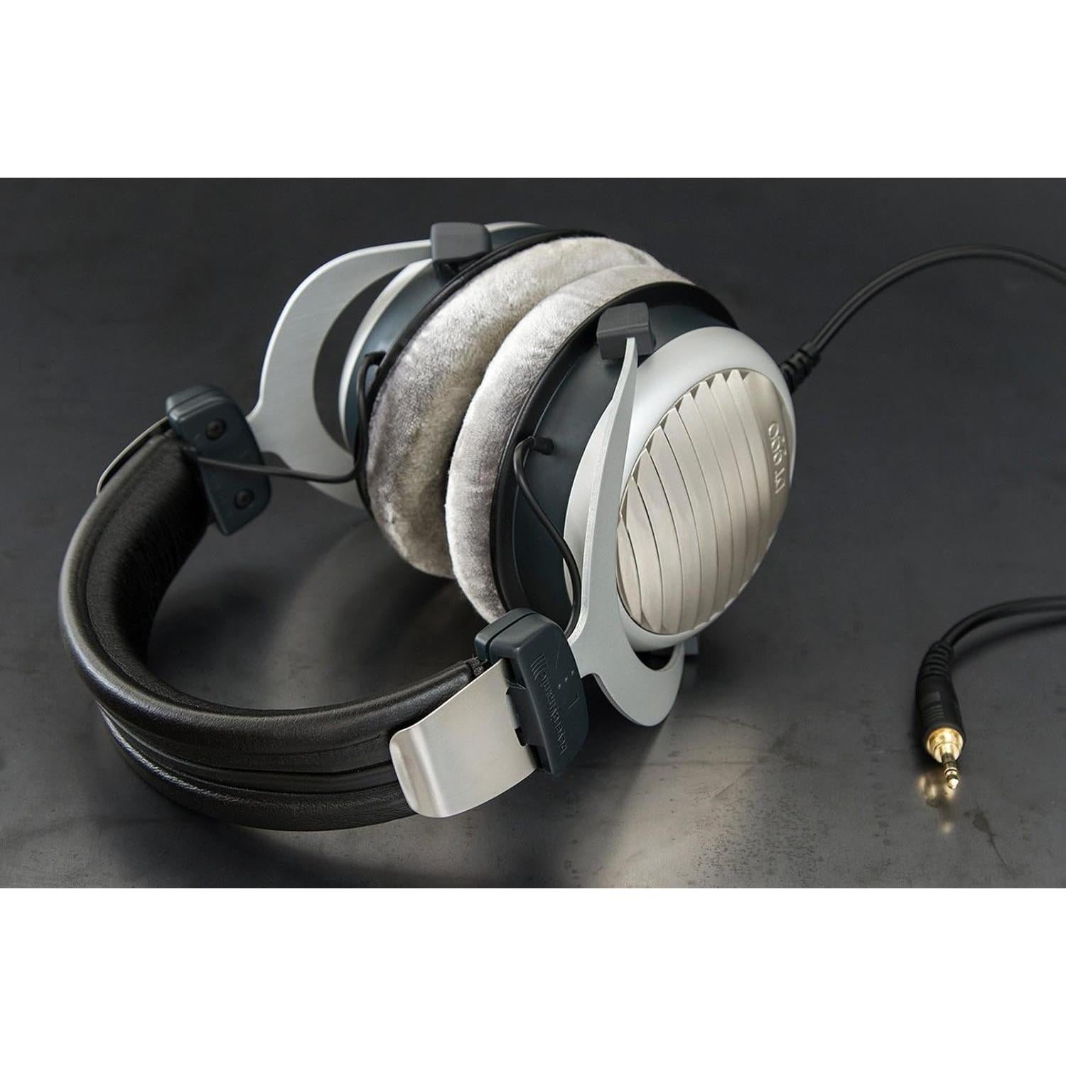 DT 990 Edition 32 Ohm Over-Ear-Stereo Headphones. Open Design, Wired, high-end, for Tablet and Smartphone