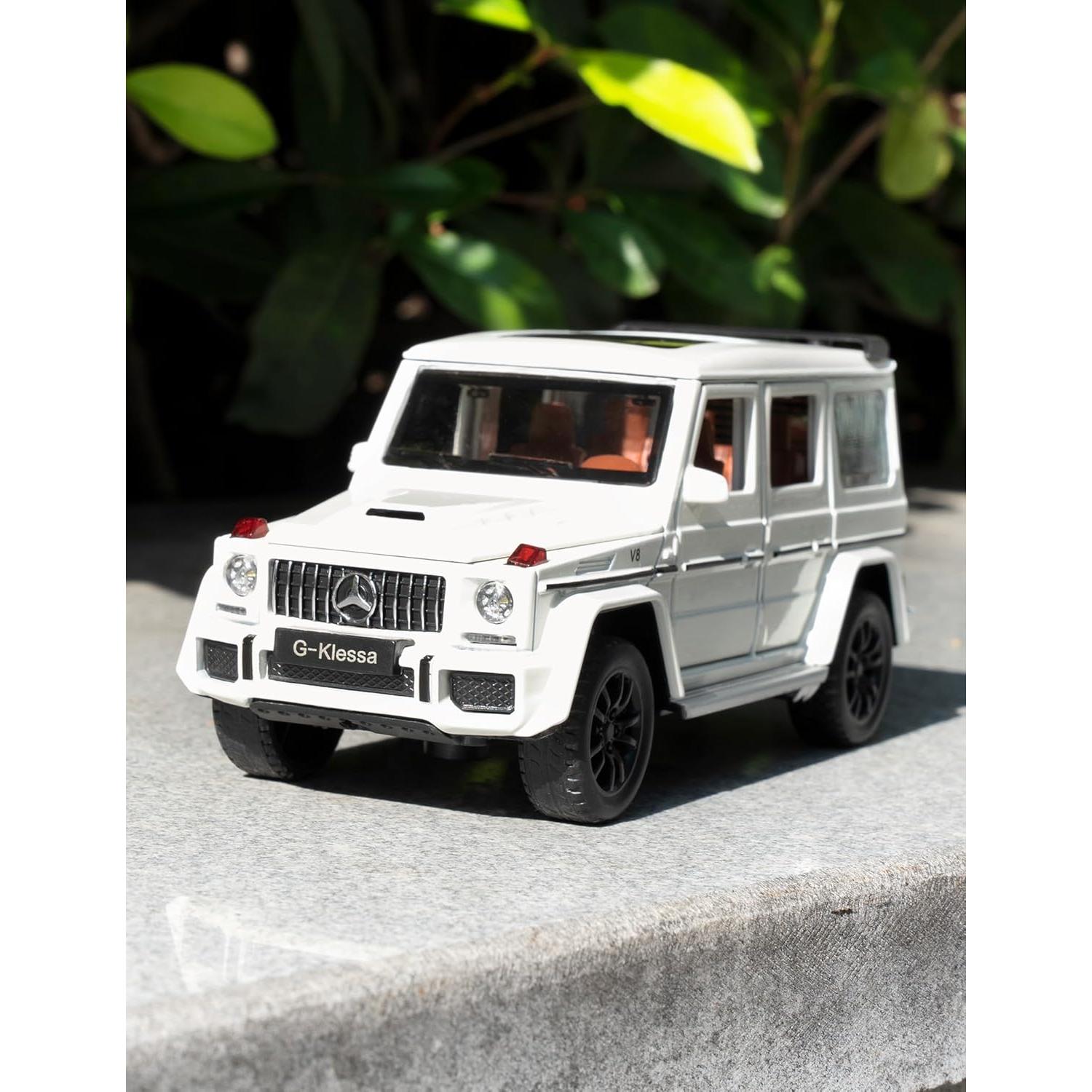 Coche a Escala 1:32 Benz G63 AMG Diecast Blanco con Luz y Sonido