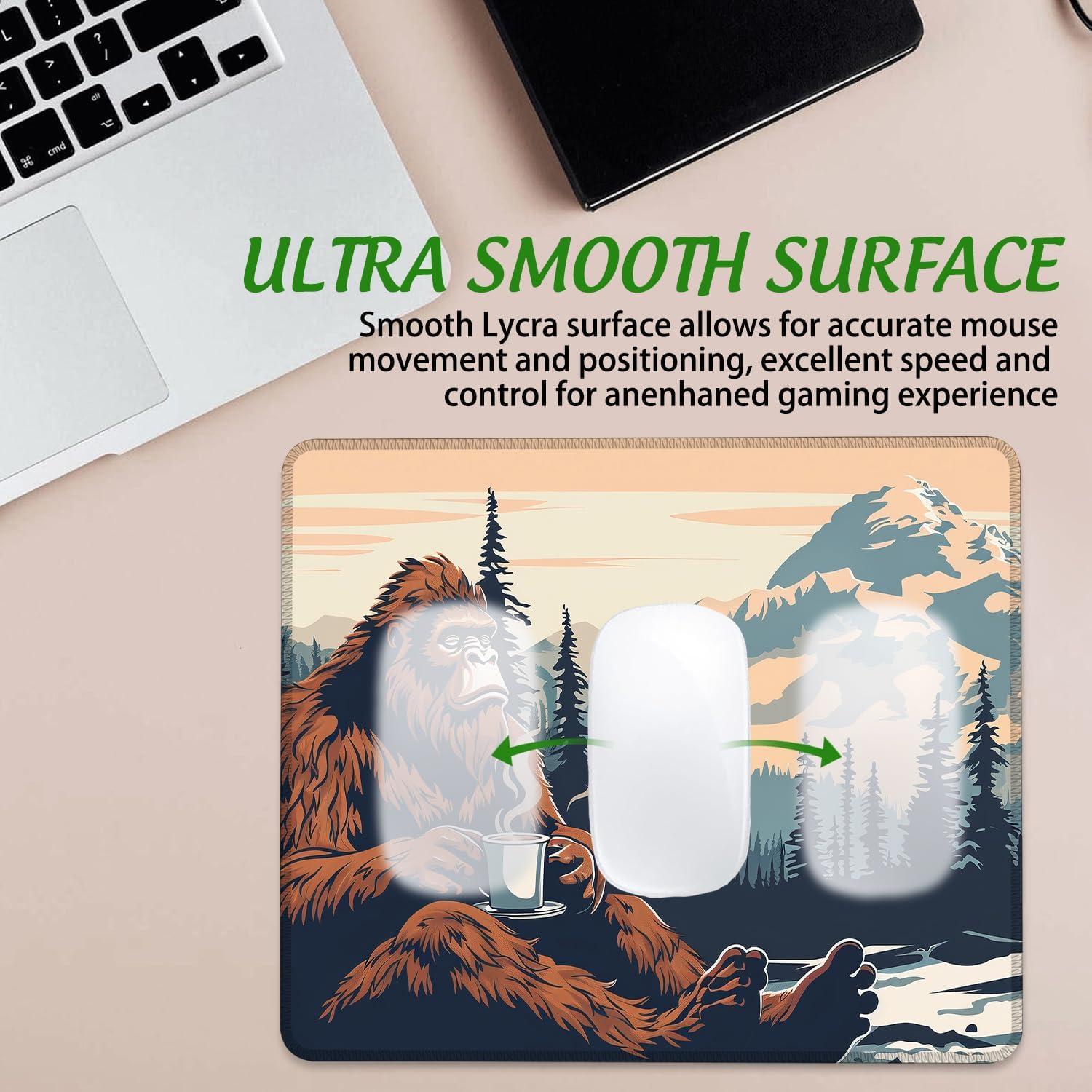 Alfombrilla de Ratón Ghatobty Sasquatch en el Bosque 24.1x20.3 cm