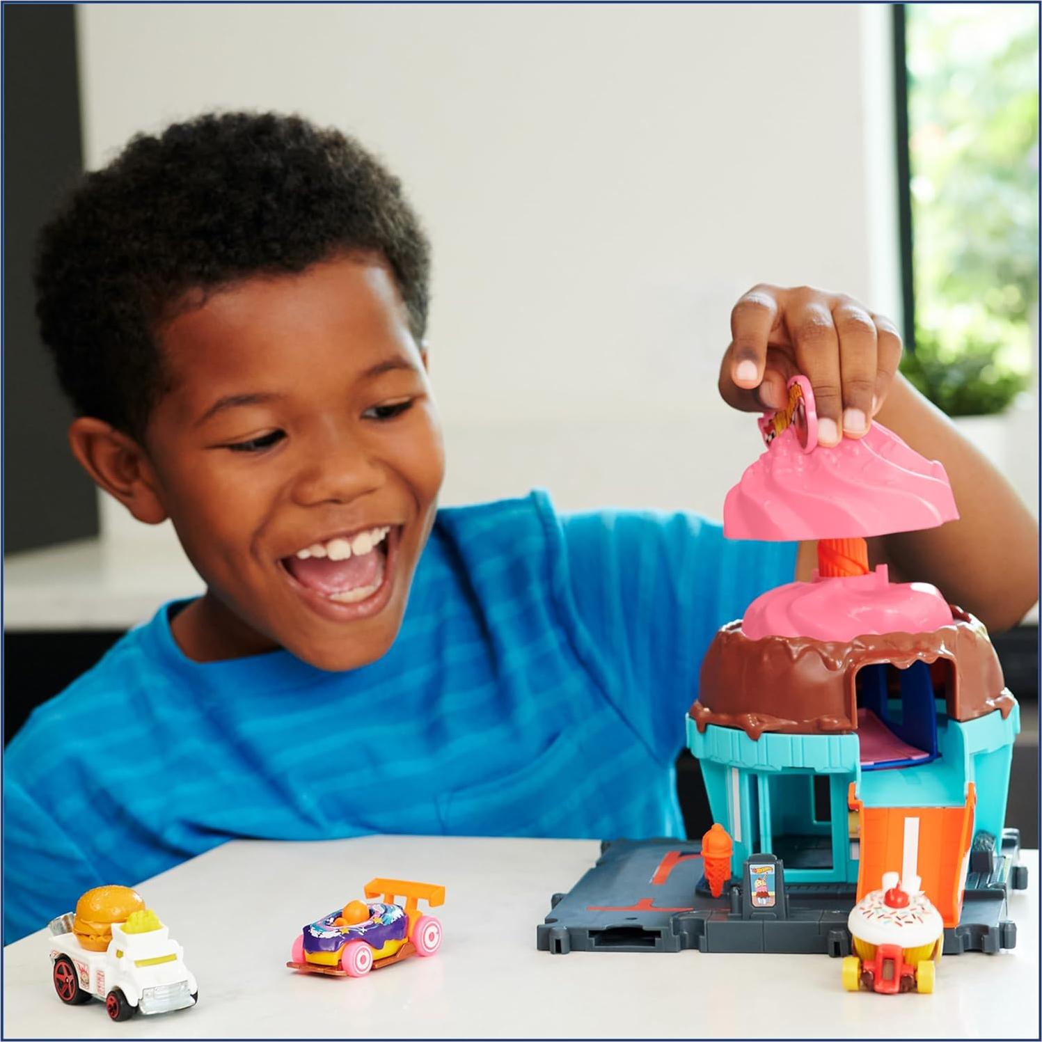 Set de Juego Helados Hot Wheels HTN77 con Coche 1:64