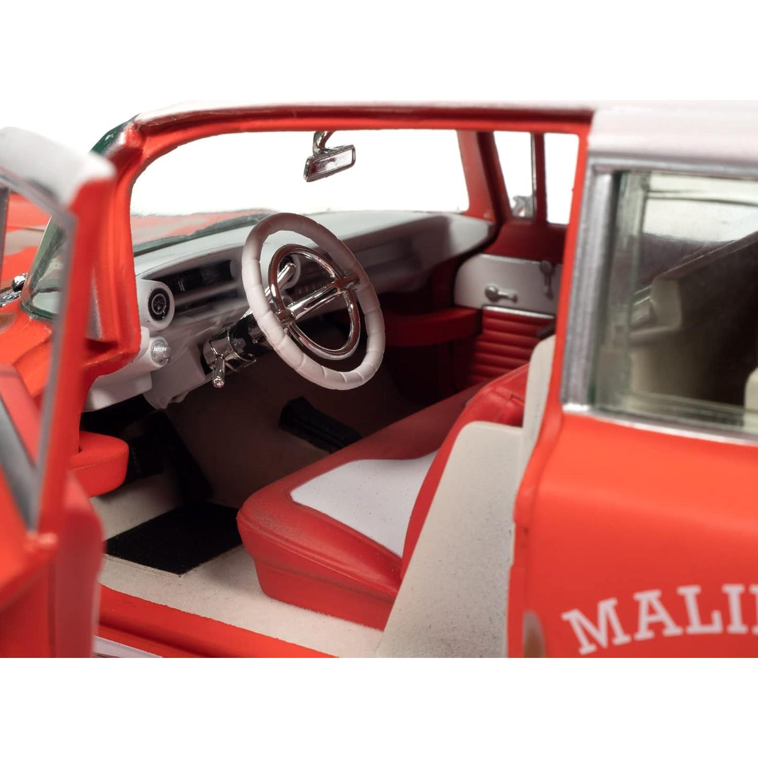 Auto World Cadillac Eldorado Ambulancia 1:18 Diecast Rojo Mate