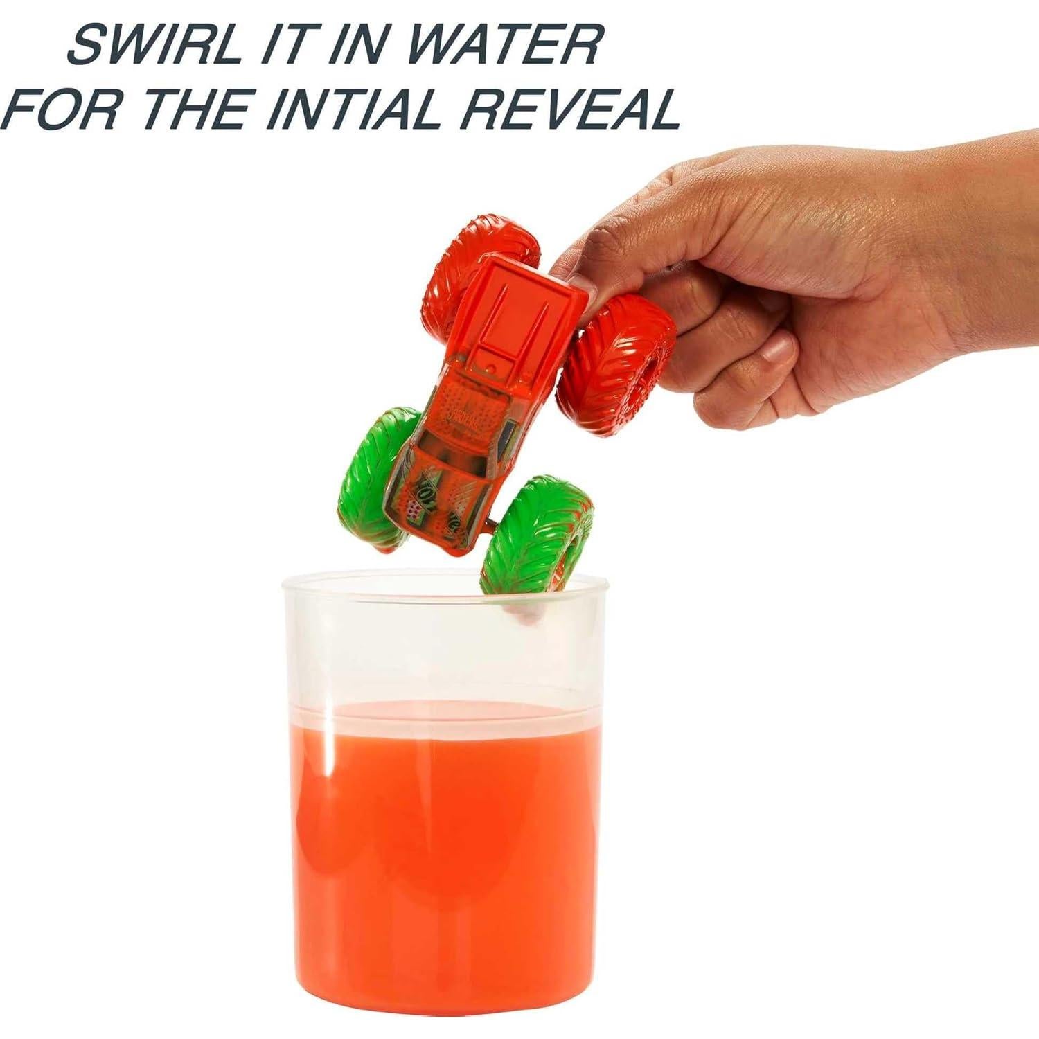 Hot Wheels Camión Monstruo Revelación de Color 1:64 con Tanque