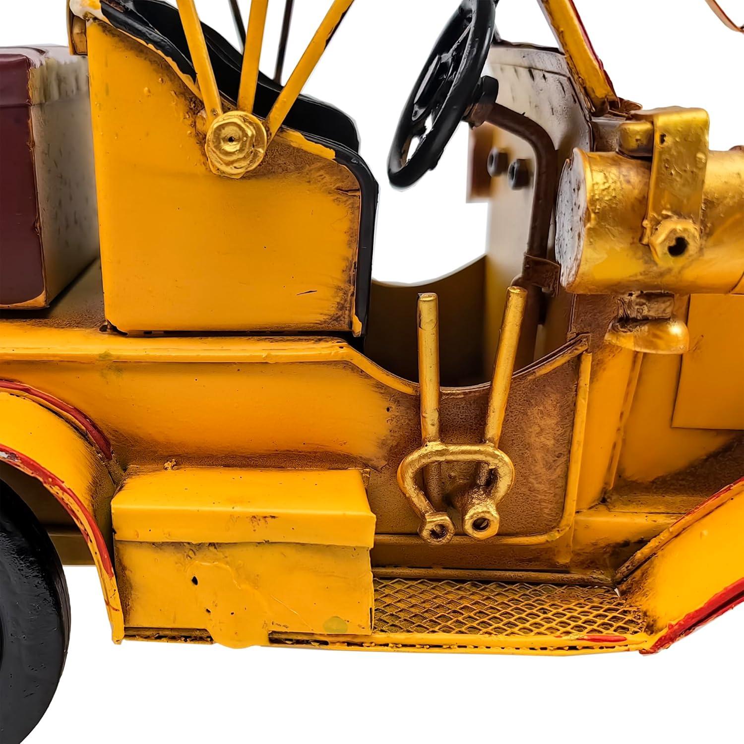 Adorno Navideño Coche Clásico Rojo Metal 27.9cm Jinyi