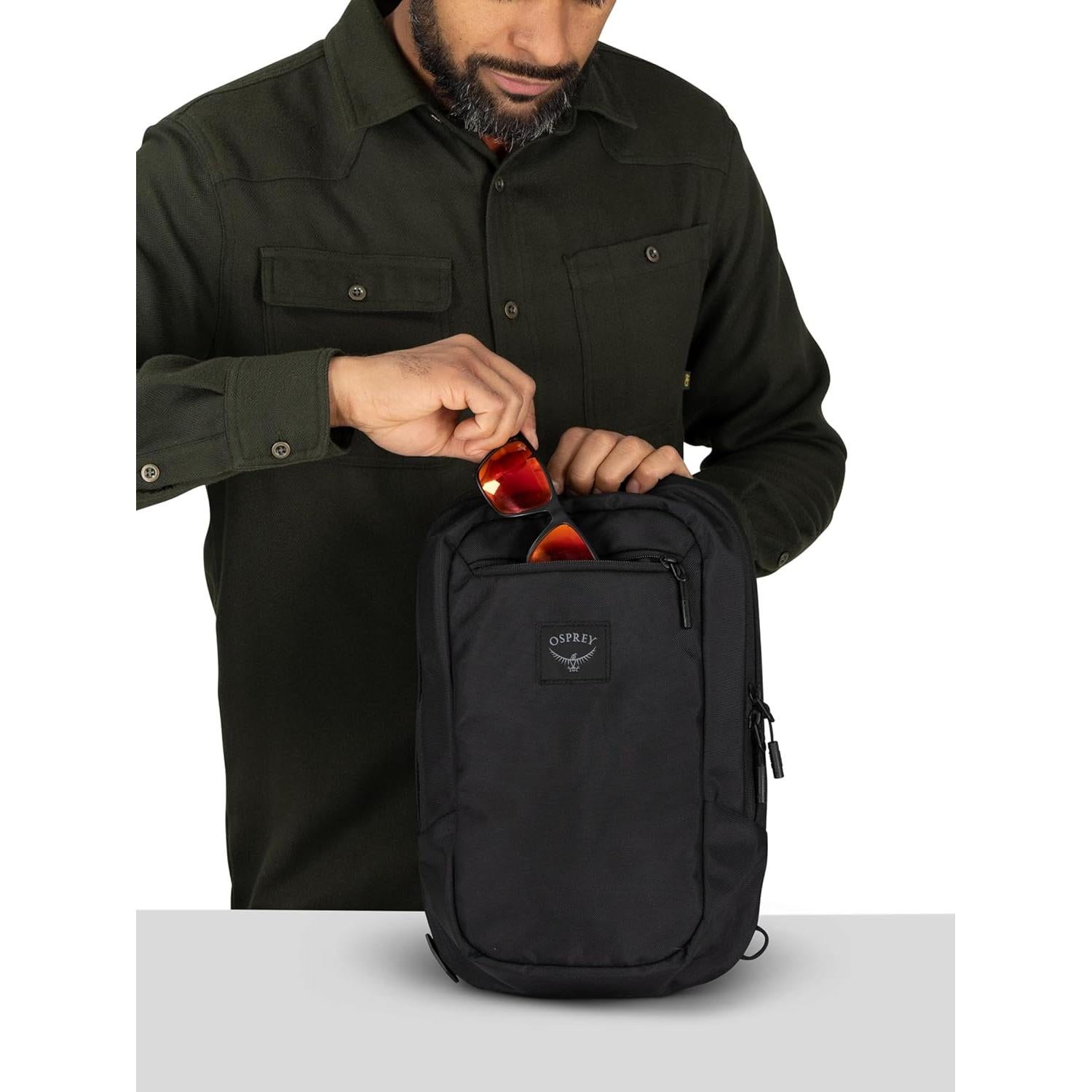 Bolso Sling Osprey Aoede Unisex Tan 12.95x22.10x35.05 cm